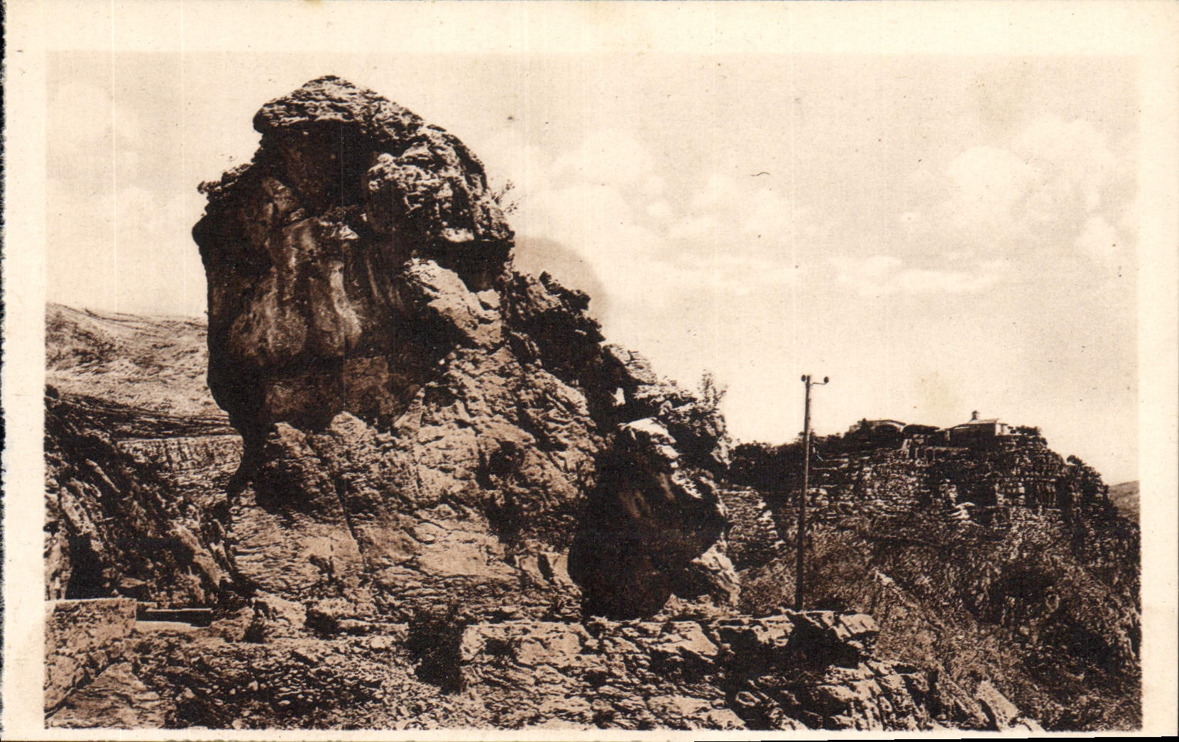 VINTAGE POSTCARD Gourdon the Path of the Paradise