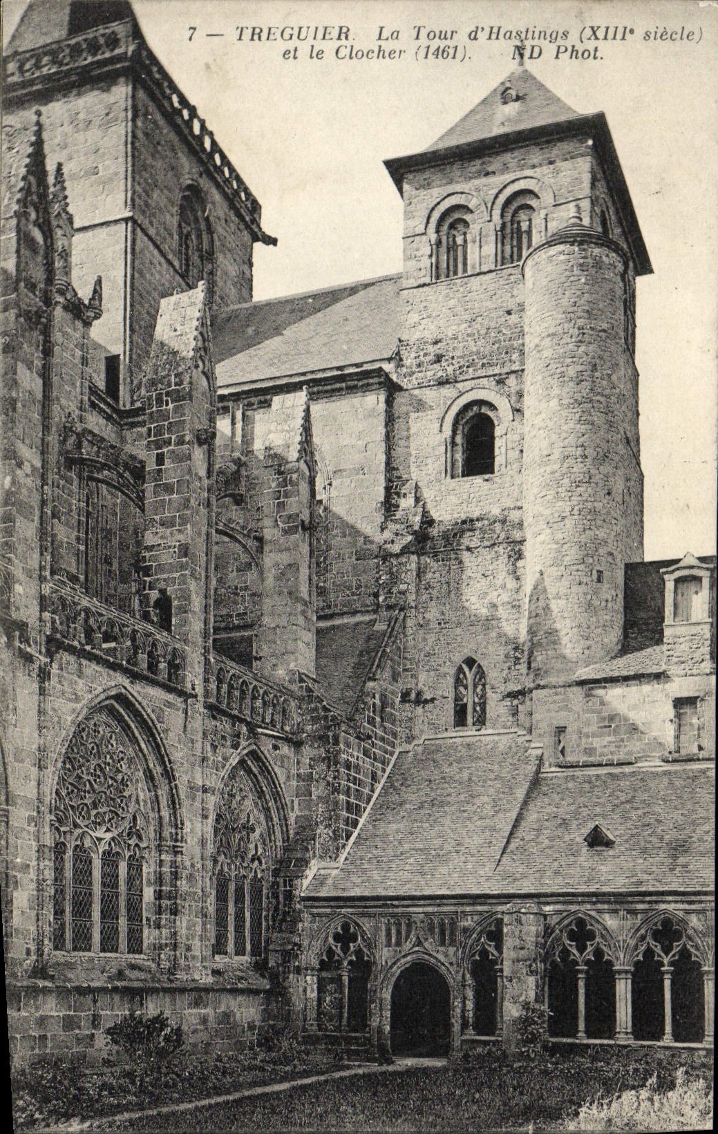 CPA Treguier La Tour d'Hastings et le clocher