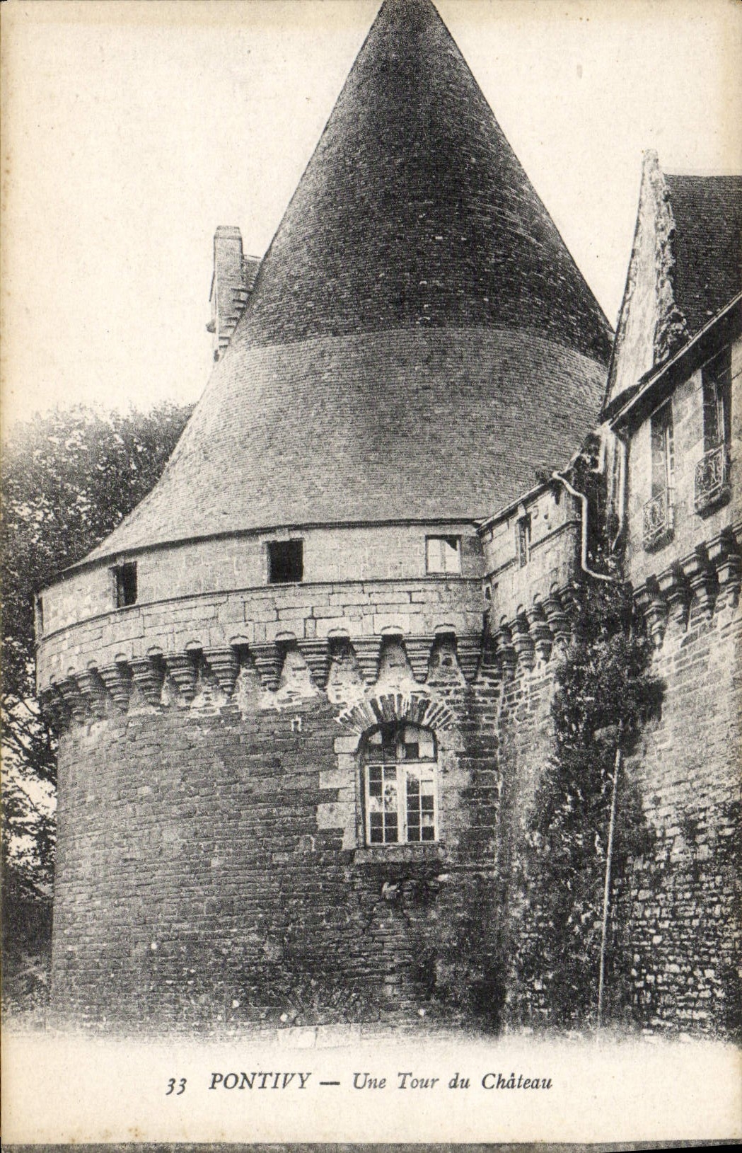 VINTAGE POSTCARD Pontivy a Tower of the Castle