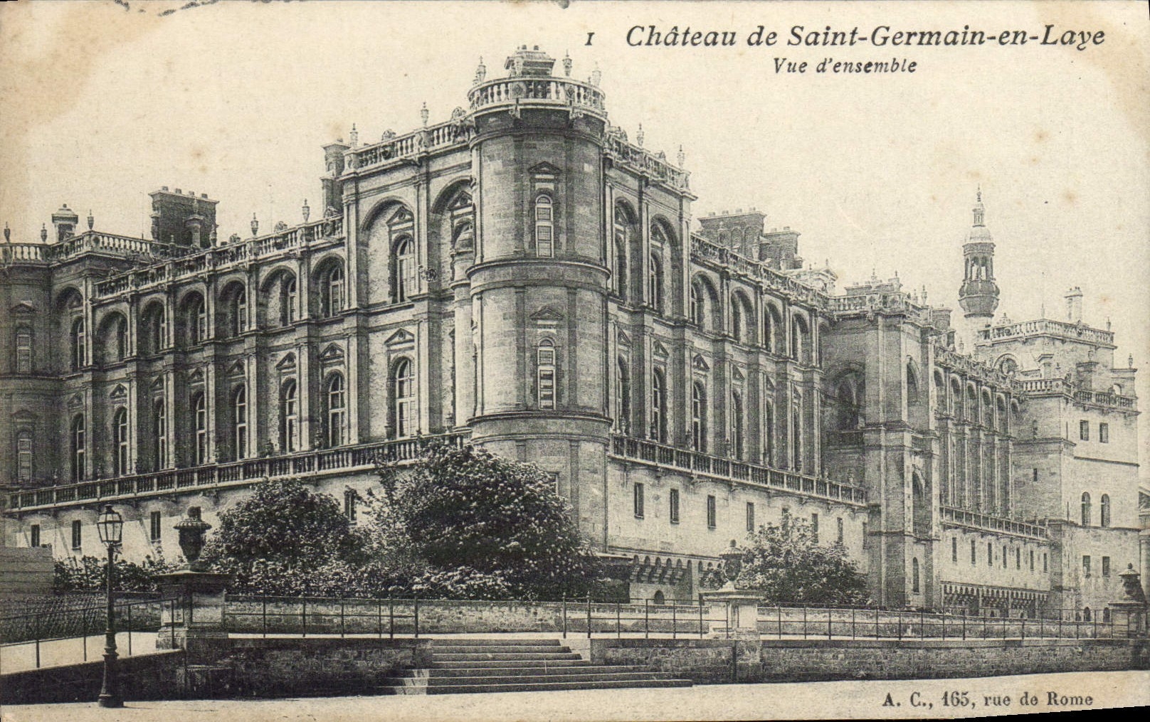 CPA Saint Germain en Laye Le Chateau Vue d'ensemble