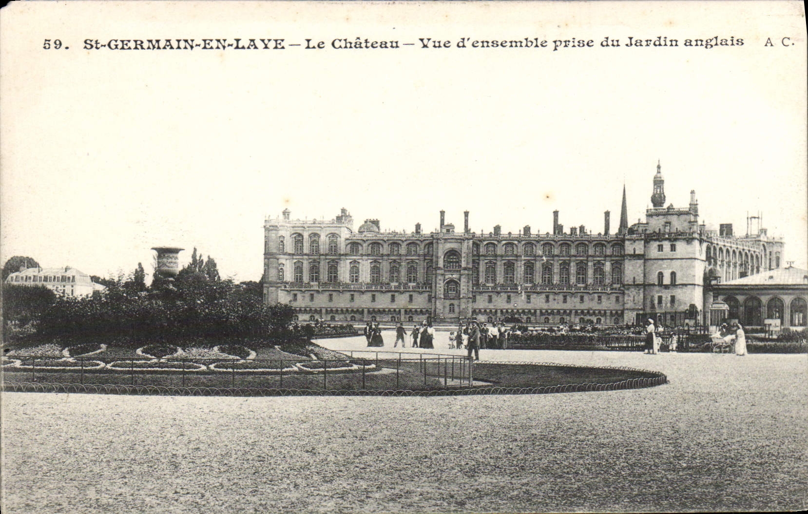 CPA Saint Germain en Laye Le Chateau Vue d'Ensemble Prise du Jardin anglais