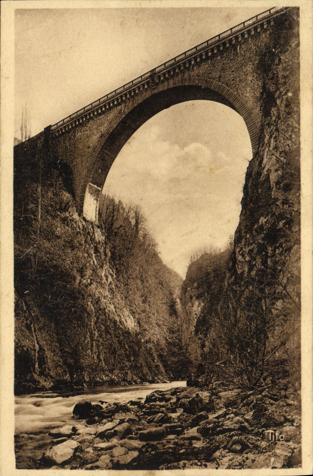 CPA Saint Sauveur Le Pont Napoleon