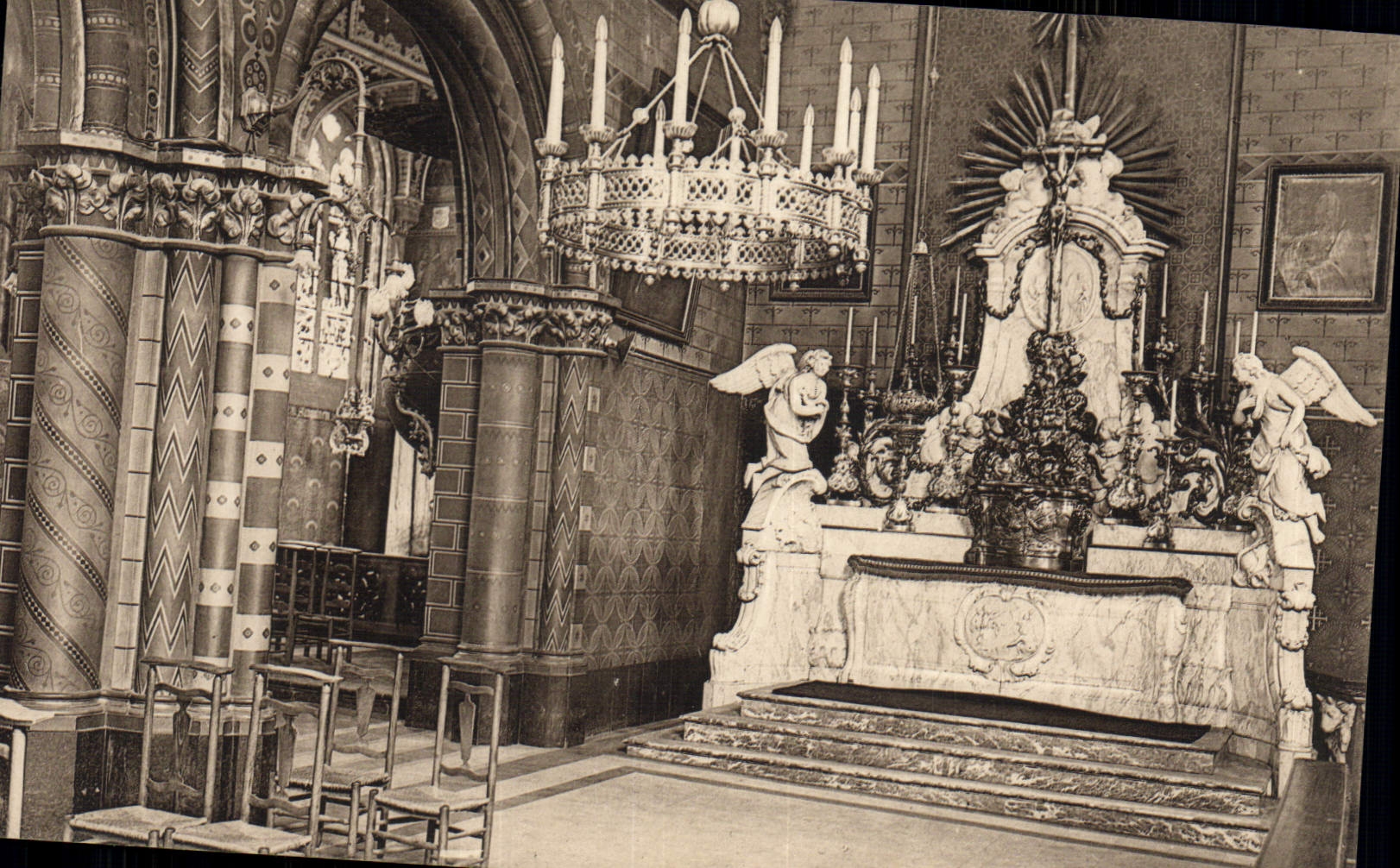 VINTAGE POSTCARD Bruges Interior of the basilica of St Blood