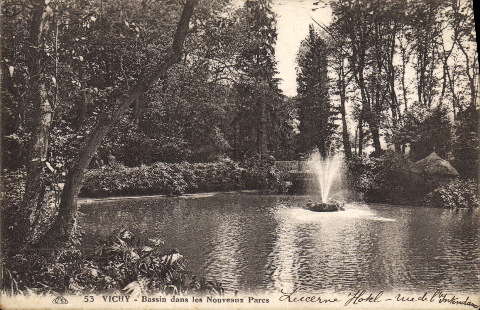CPA Vichy Bassin dans les Nouveaux Parcs