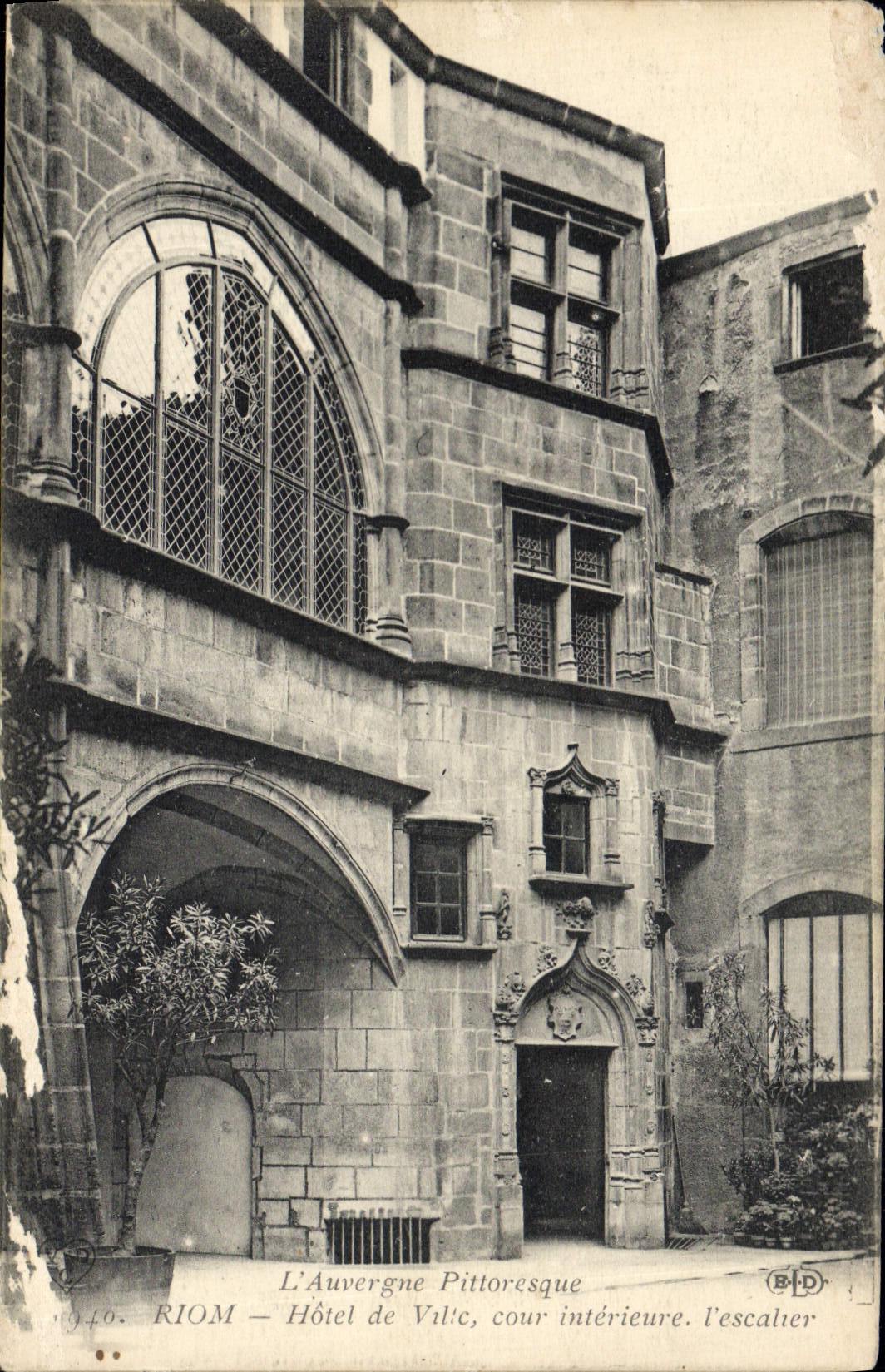 VINTAGE POSTCARD Picturesque Auvergne Riom Town hall interior Court the staircase