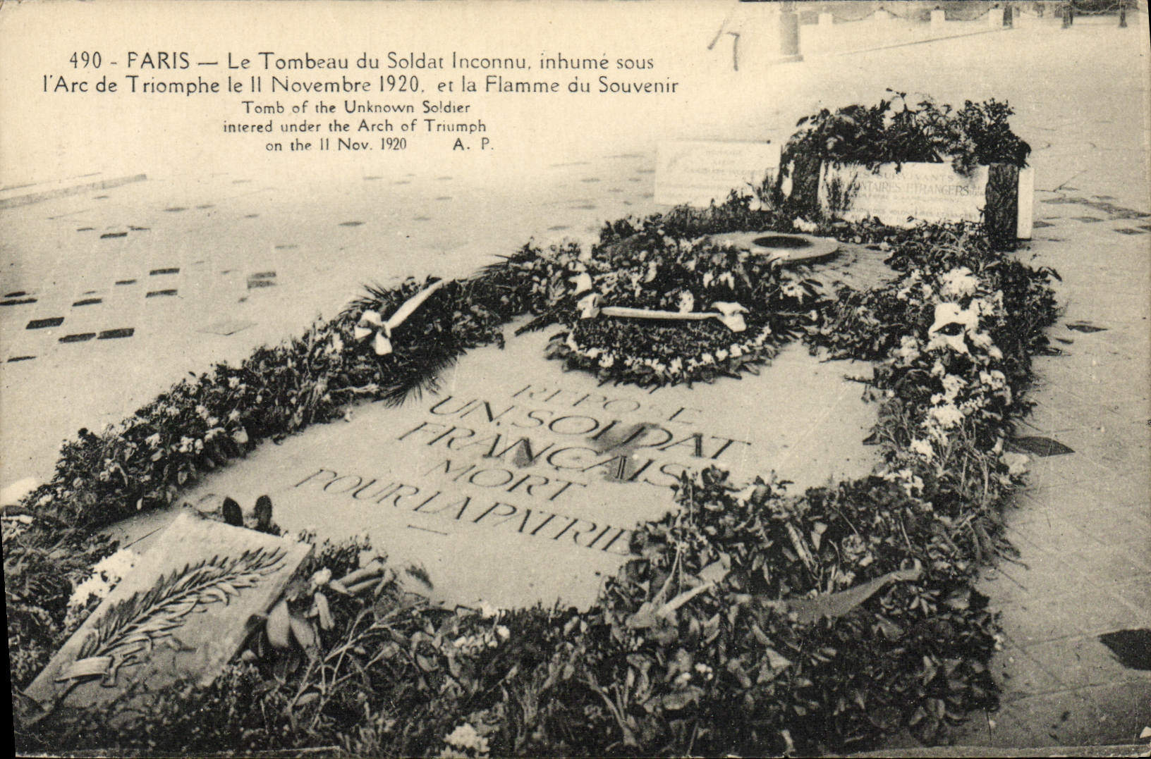 CPA Paris Le Tombeau du Soldat inconnu Militaria