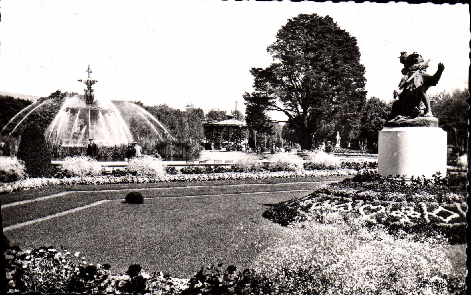 CPM Angers Le Jardin du Mail
