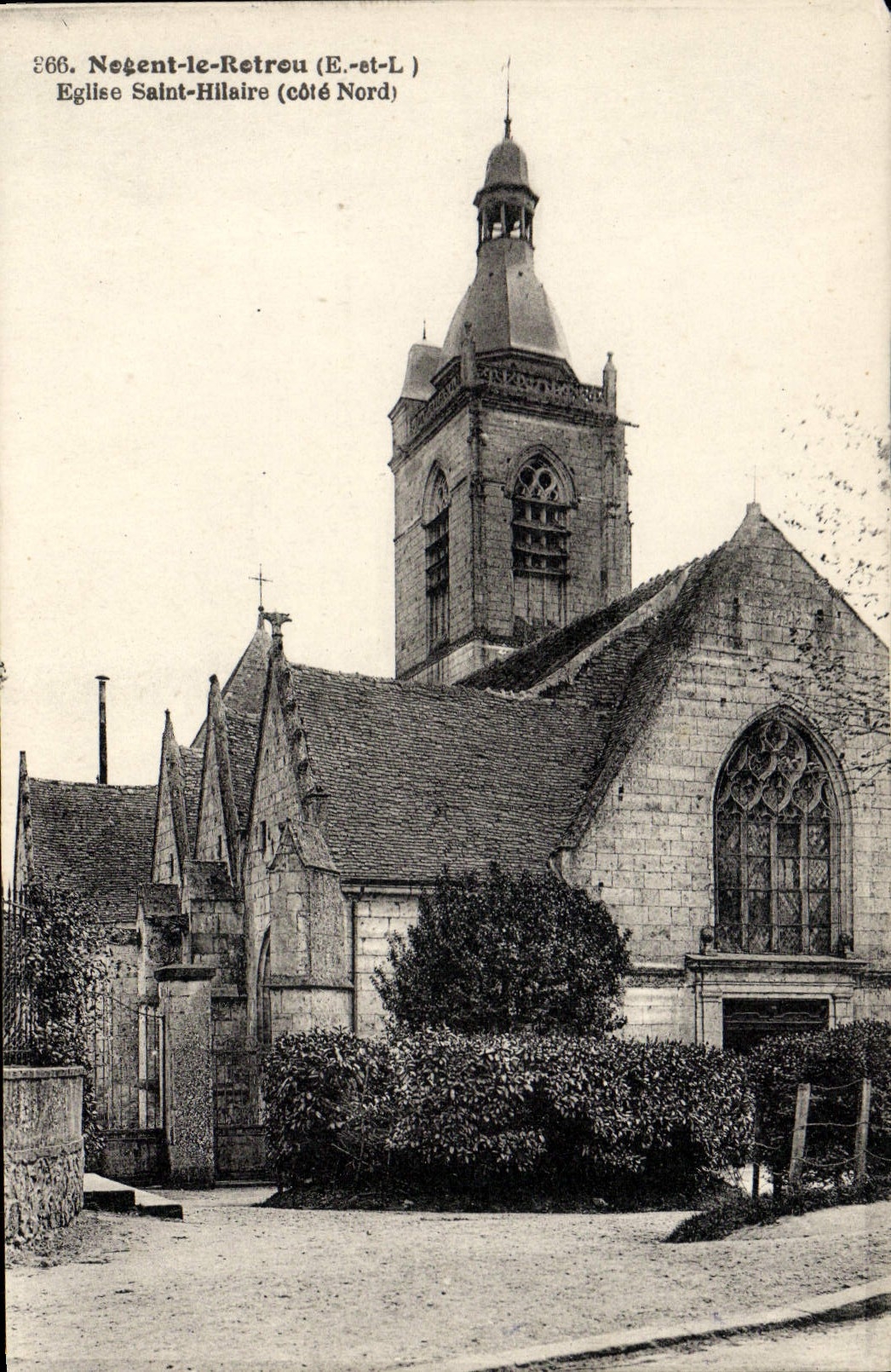 CPA Nogent le Retreu Eglise Saint Saint Hillaire