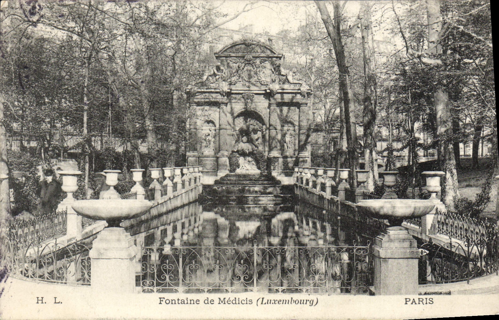 VINTAGE POSTCARD Paris Fountain of Medicis Luxembourg