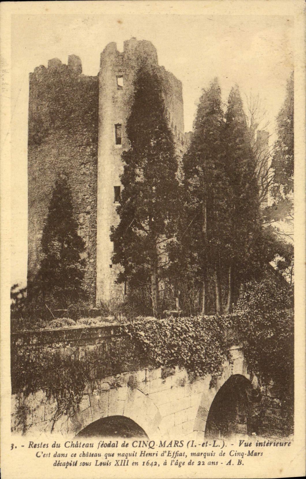 CPA Restes du Chateau Cinq Mars Vue Interieure