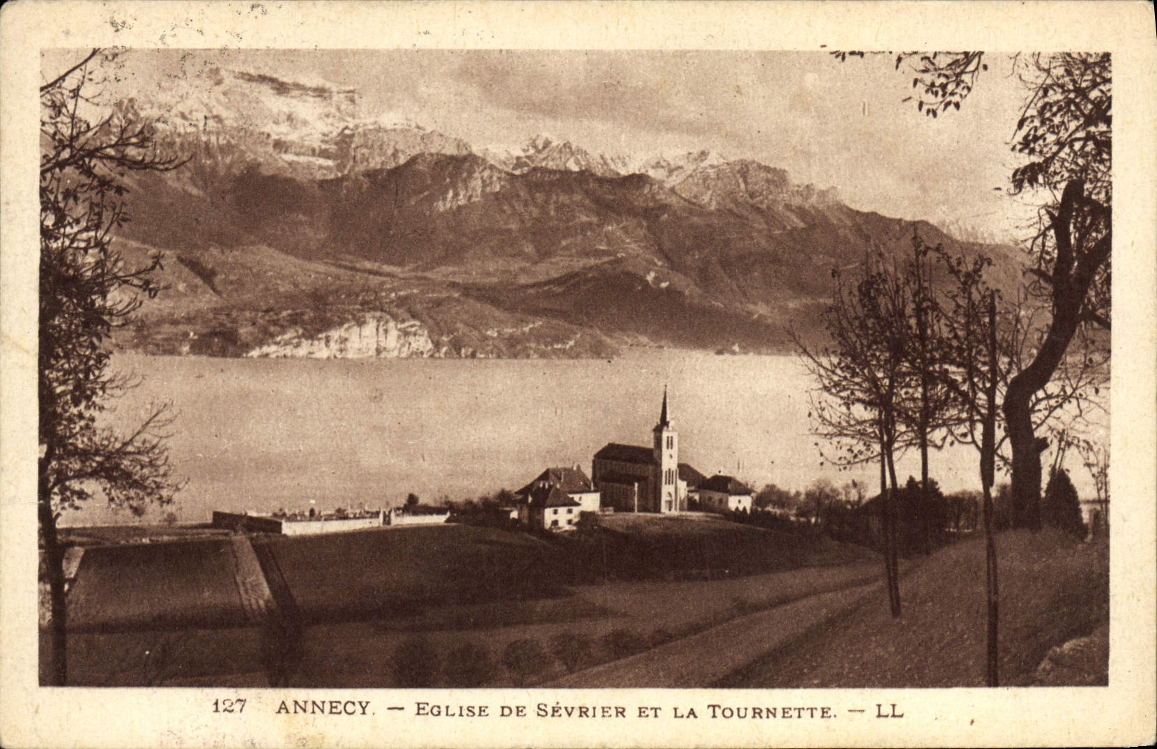 CPA Annecy Eglise De Severie Et La Tournette