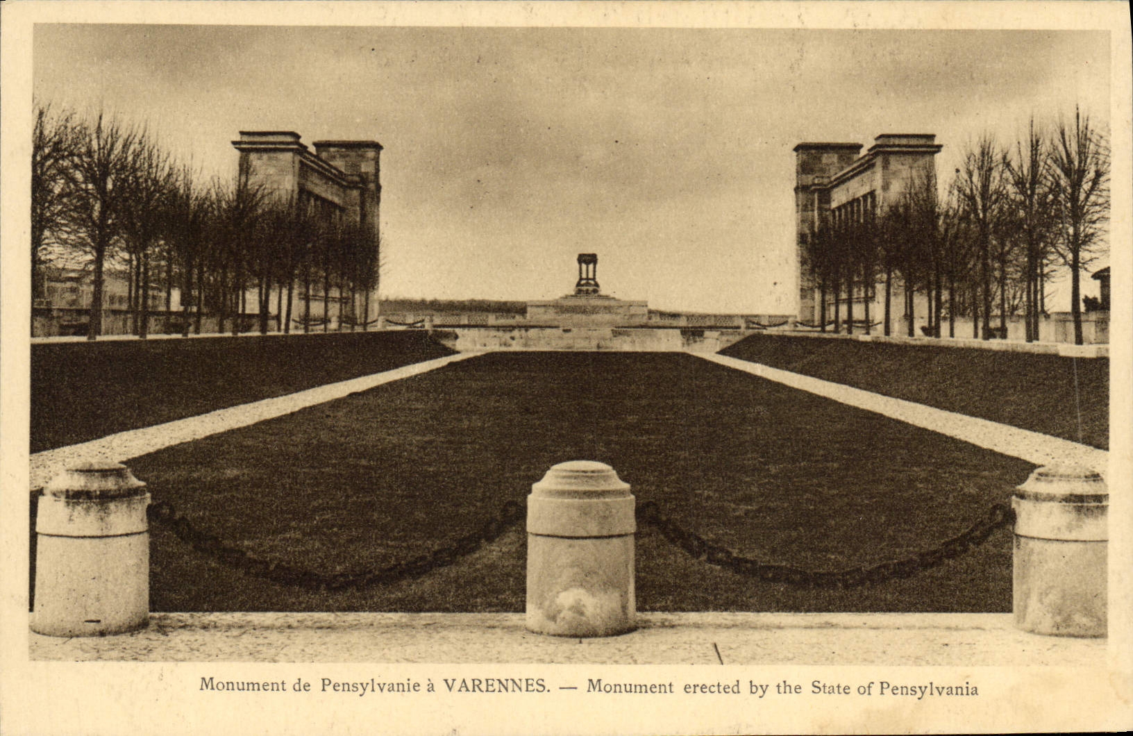 VINTAGE POSTCARD Monument of Pennsylvania has Varennes Militaria