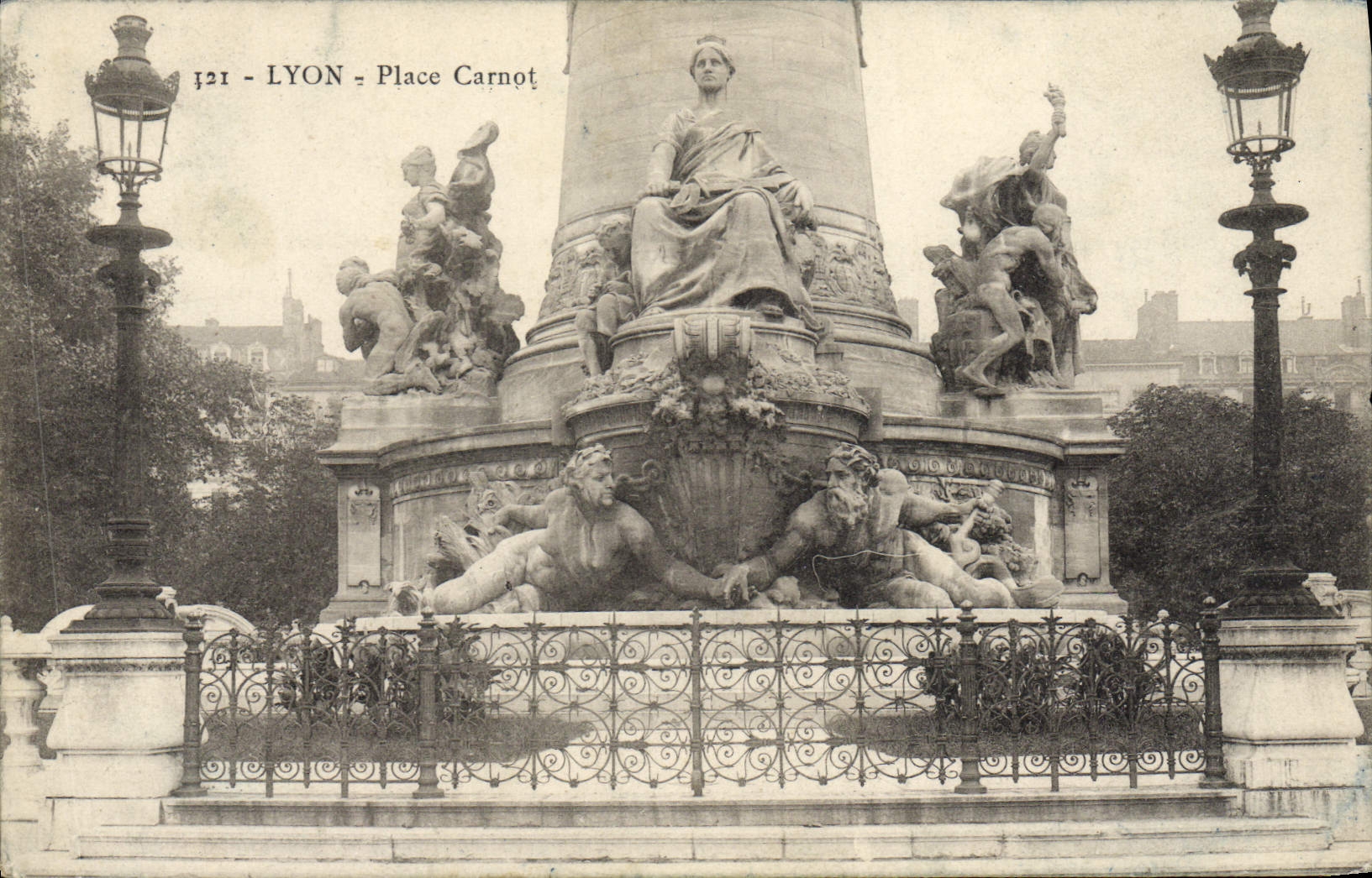La POSTAL Lyon de la VENDIMIA coloca Carnot