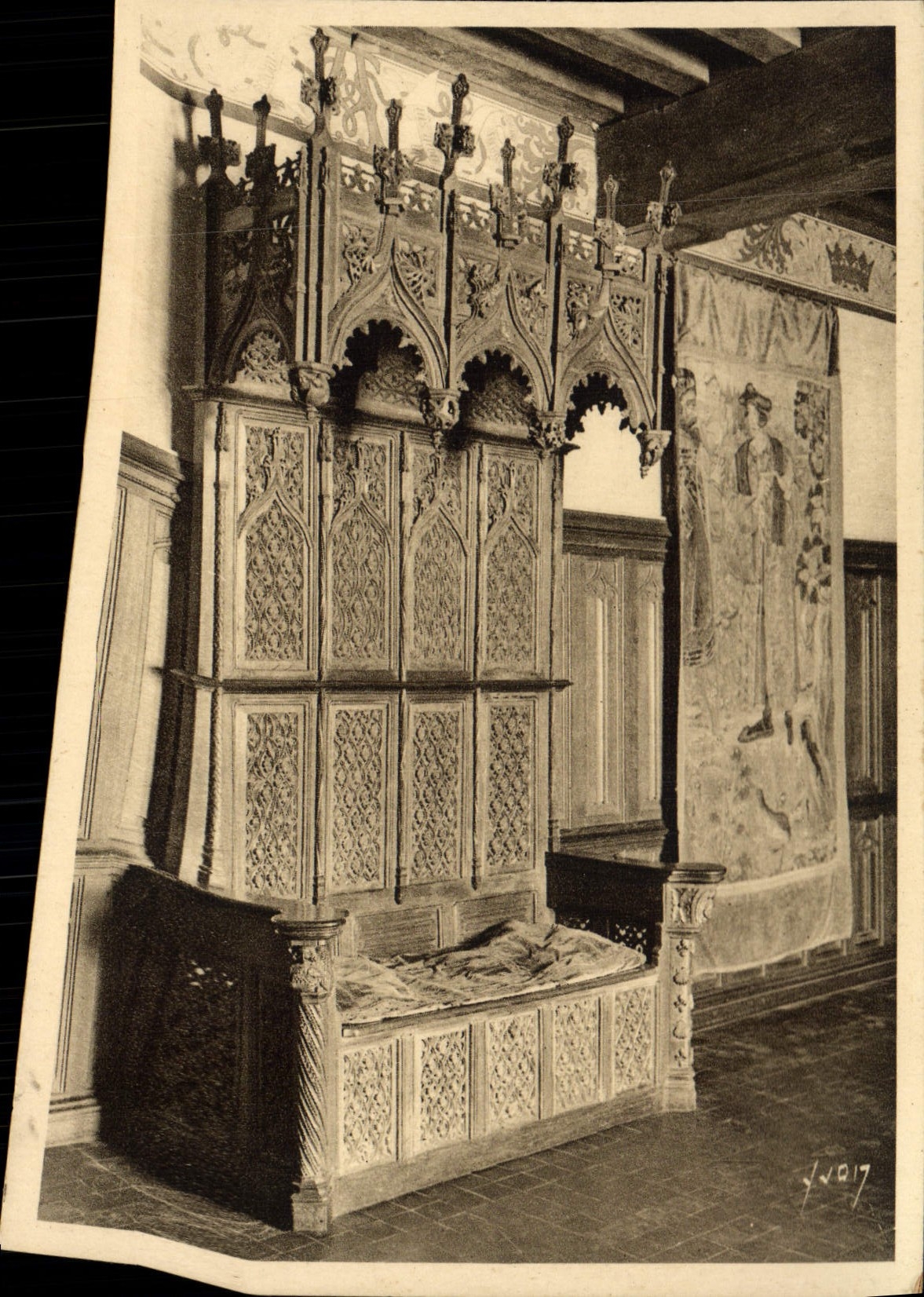 VINTAGE POSTCARD Castle of Langeais Stall of 15th