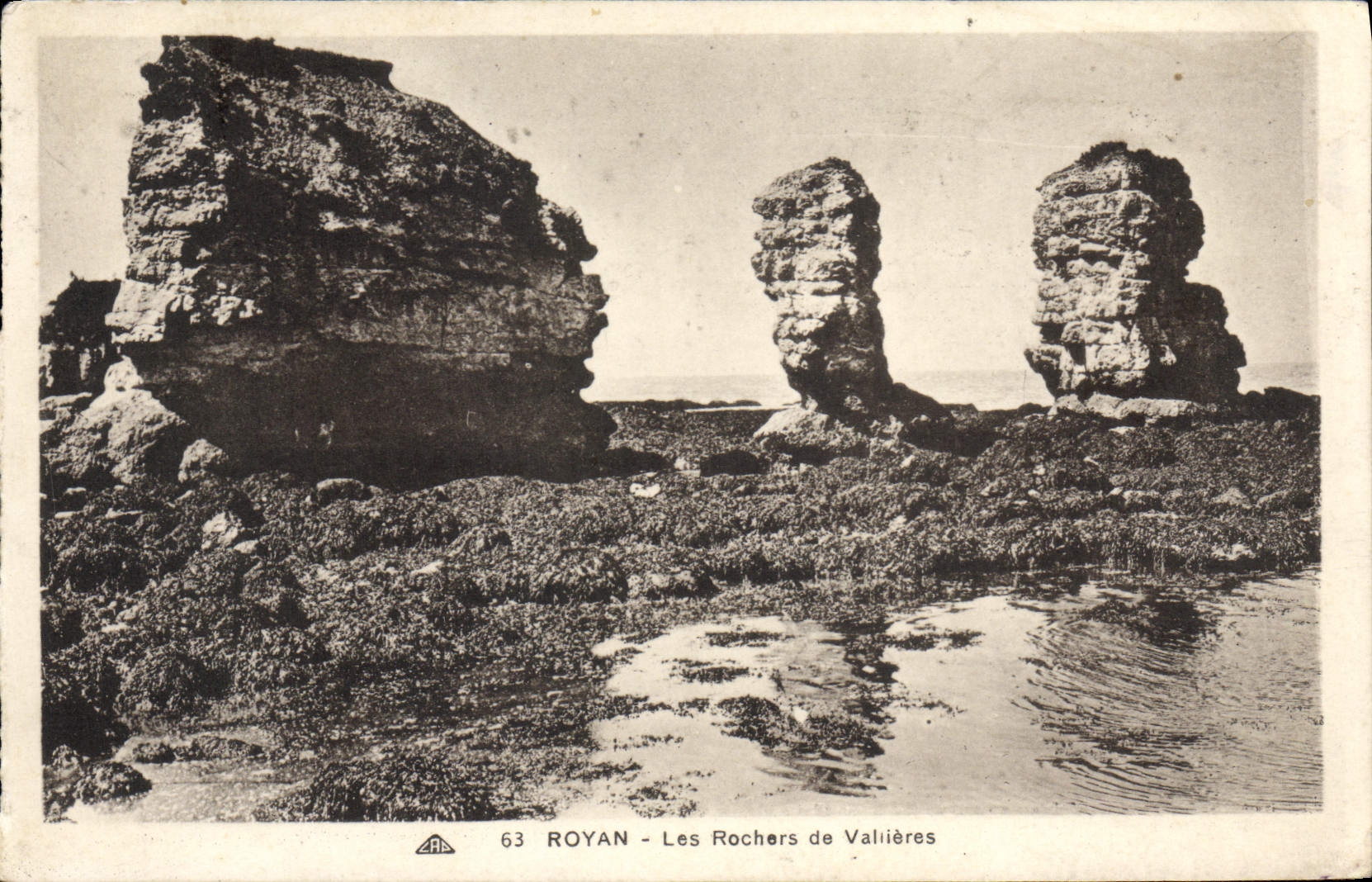 VINTAGE POSTCARD Royan Rocks of Valieres