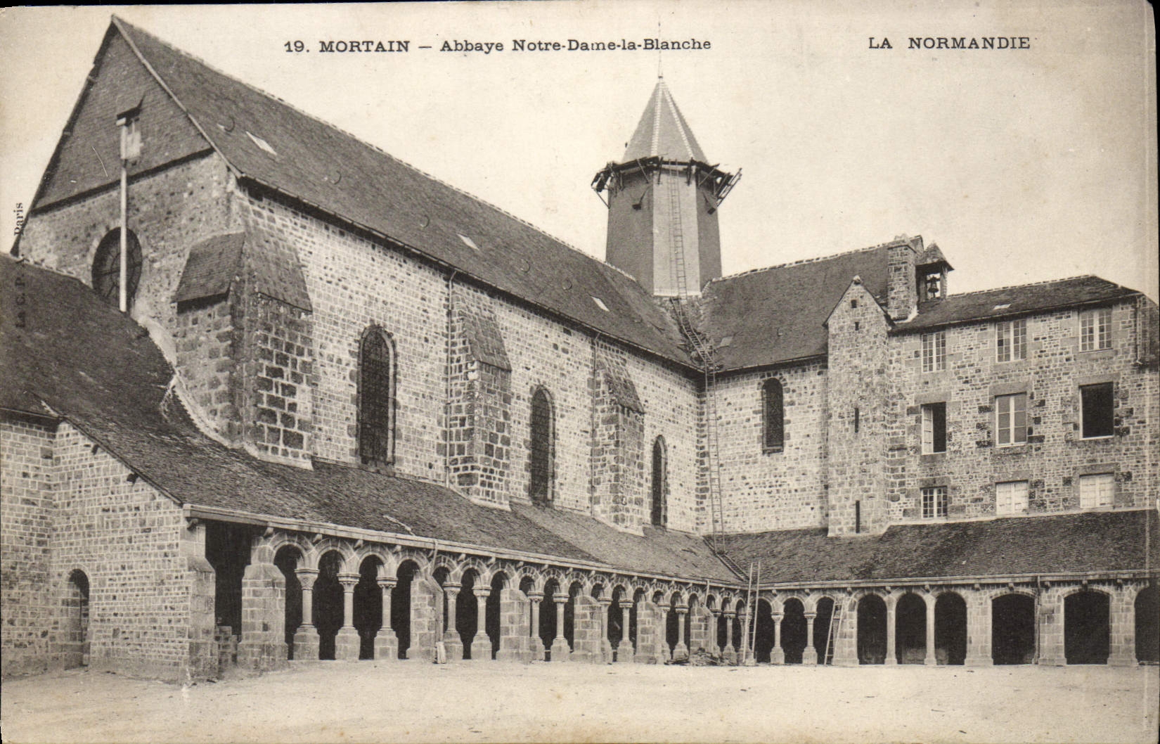 CPA Mortain Abbaye Notre Dame La Blanche