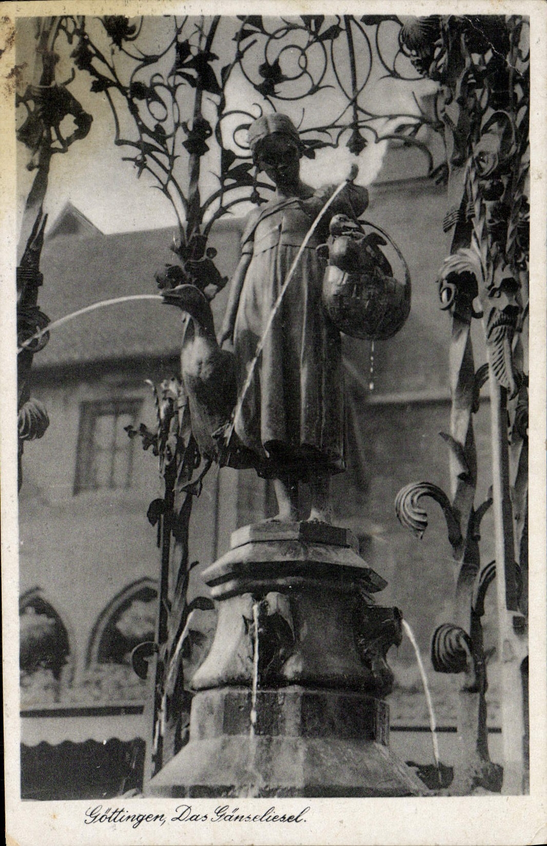 VINTAGE POSTCARD Gottingen Das Ganseliesel