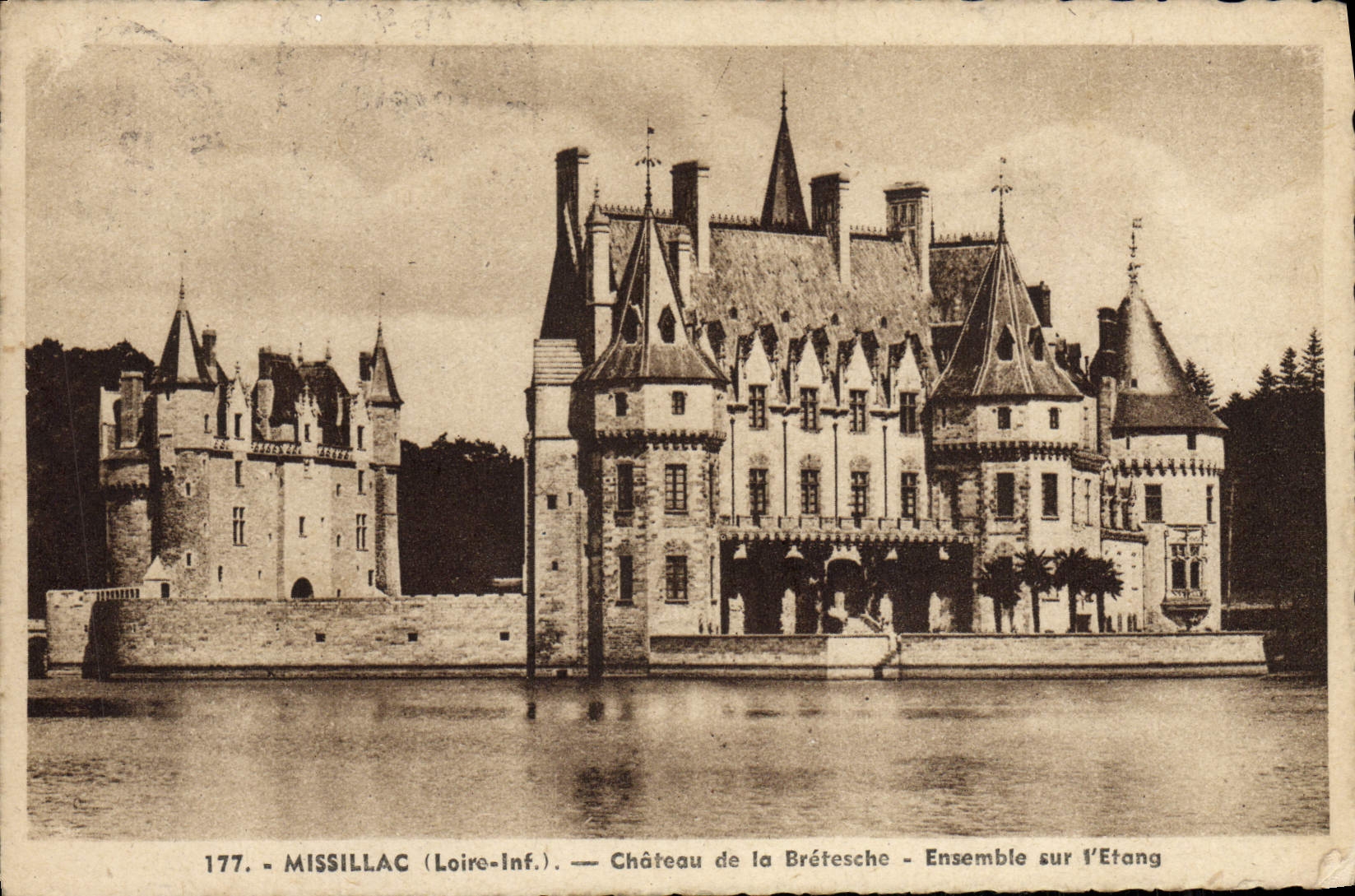 VINTAGE POSTCARD Missillac Castle of Bretesche Together on the pond