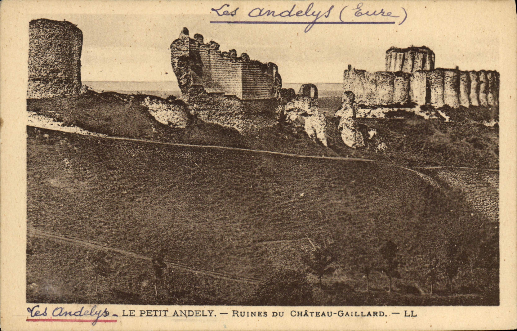CPA Le Petit Andely Ruines Du Chateau Gaillard