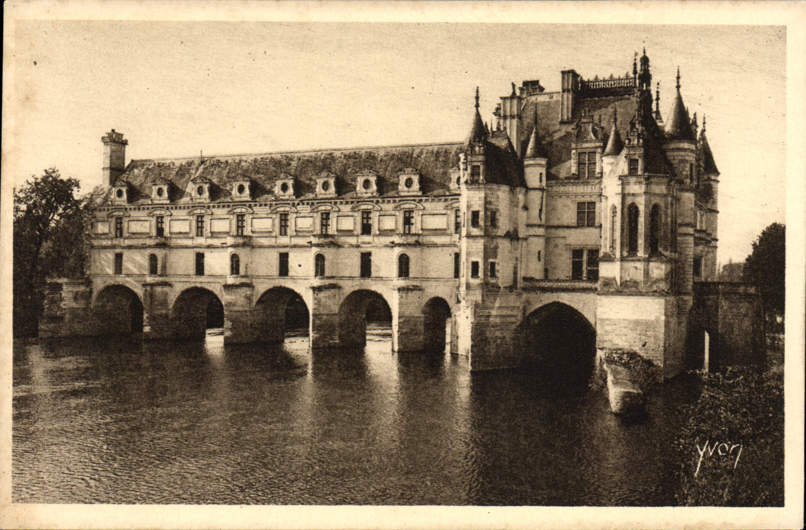 El castillo de la POSTAL de la VENDIMIA de la fachada norteña de Chenonceaux es