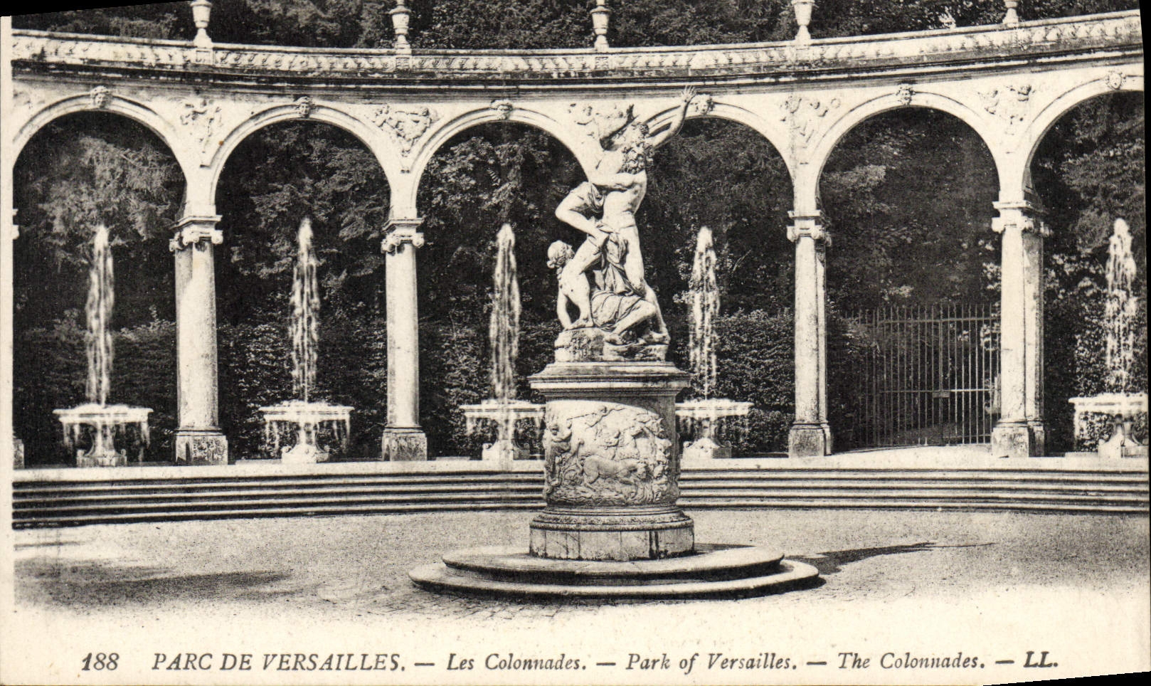 CPA Versailles Parc Les colonnades