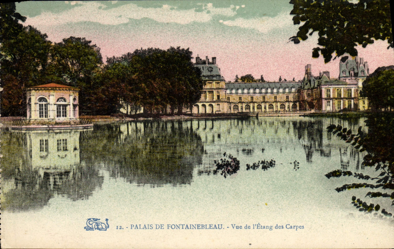 CPA Palais De Fontainebleau Vue de l'etang des carpes