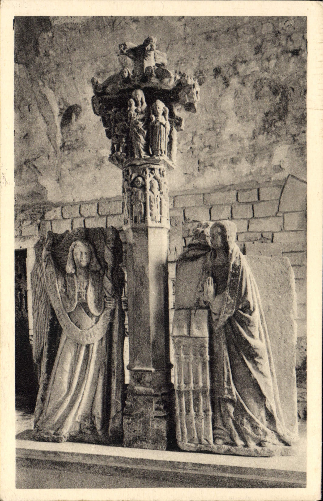 CPA Cite De Carcassonne Musee du Chateau Contal Calvaire Eglise de Villaniere