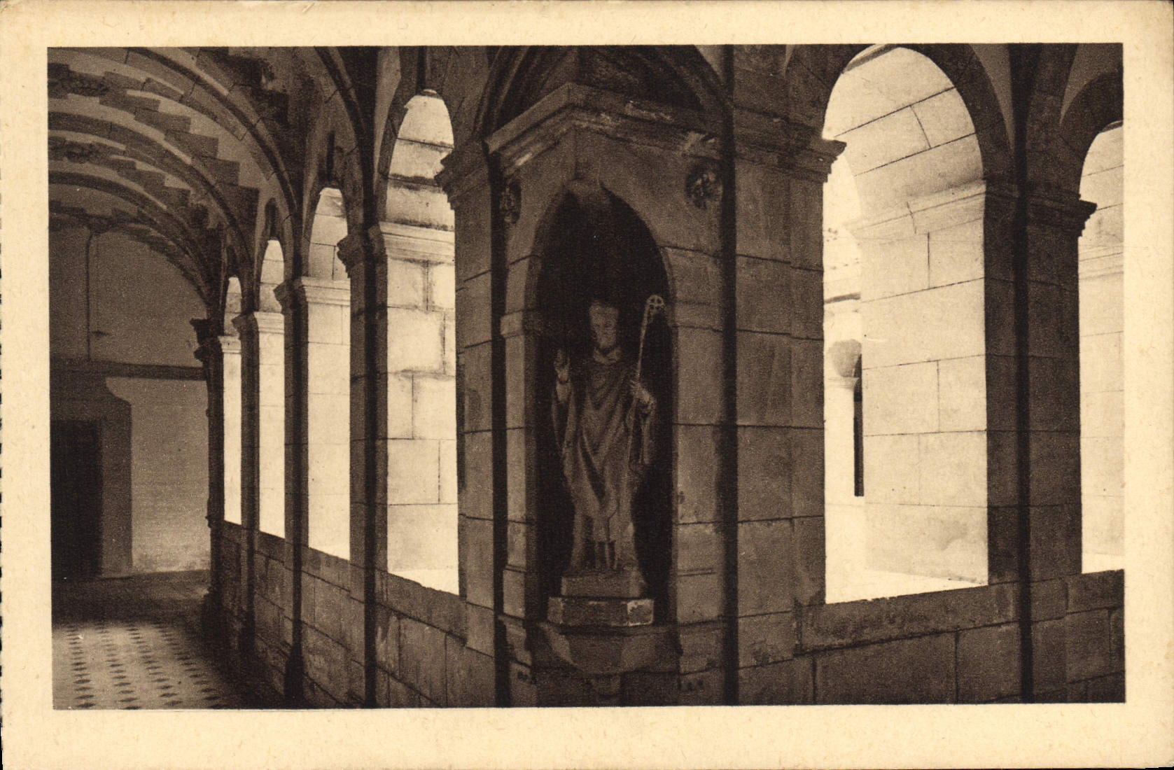 VINTAGE POSTCARD Charteuse De Montrieux Small Cloister