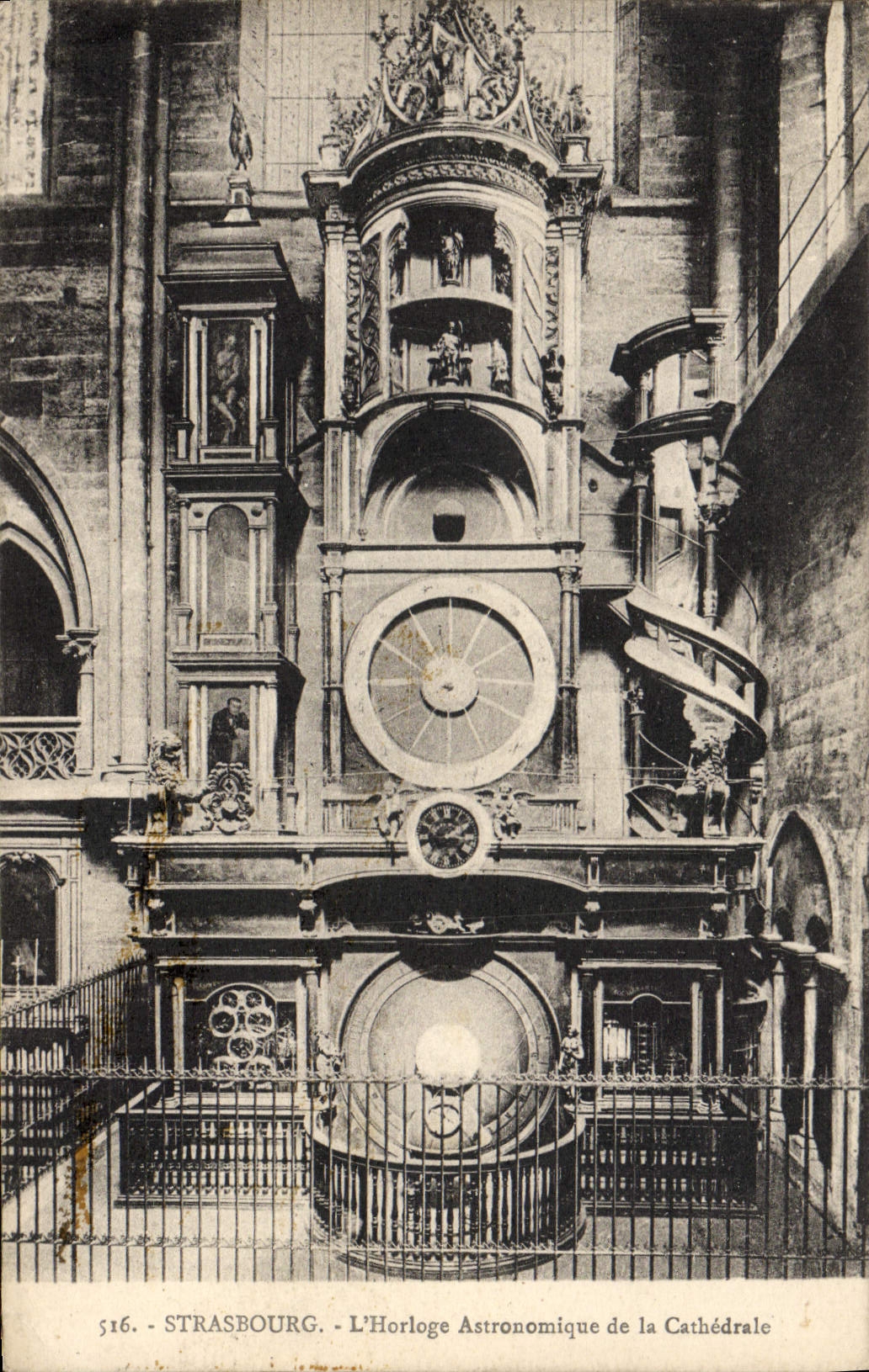 POSTAL Estrasburgo de la VENDIMIA el reloj de Asrronmique de la catedral