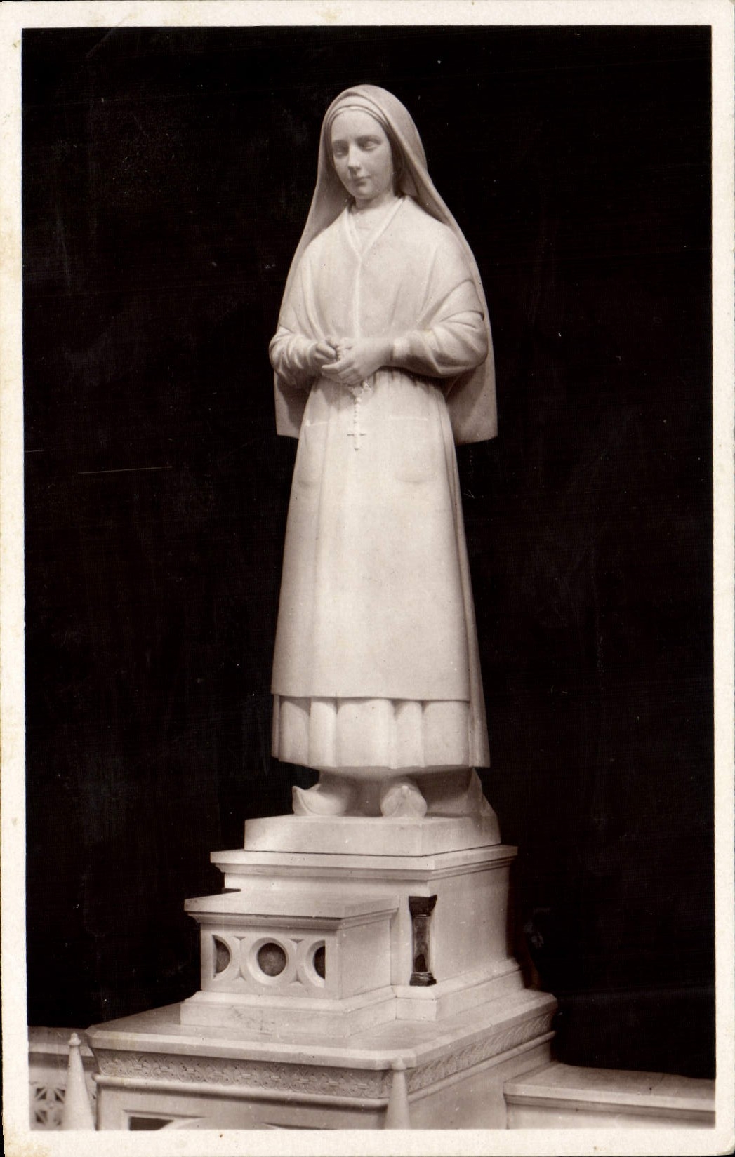 Iglesia de parroquia pesada de la POSTAL de la VENDIMIA Sainte Bernadette