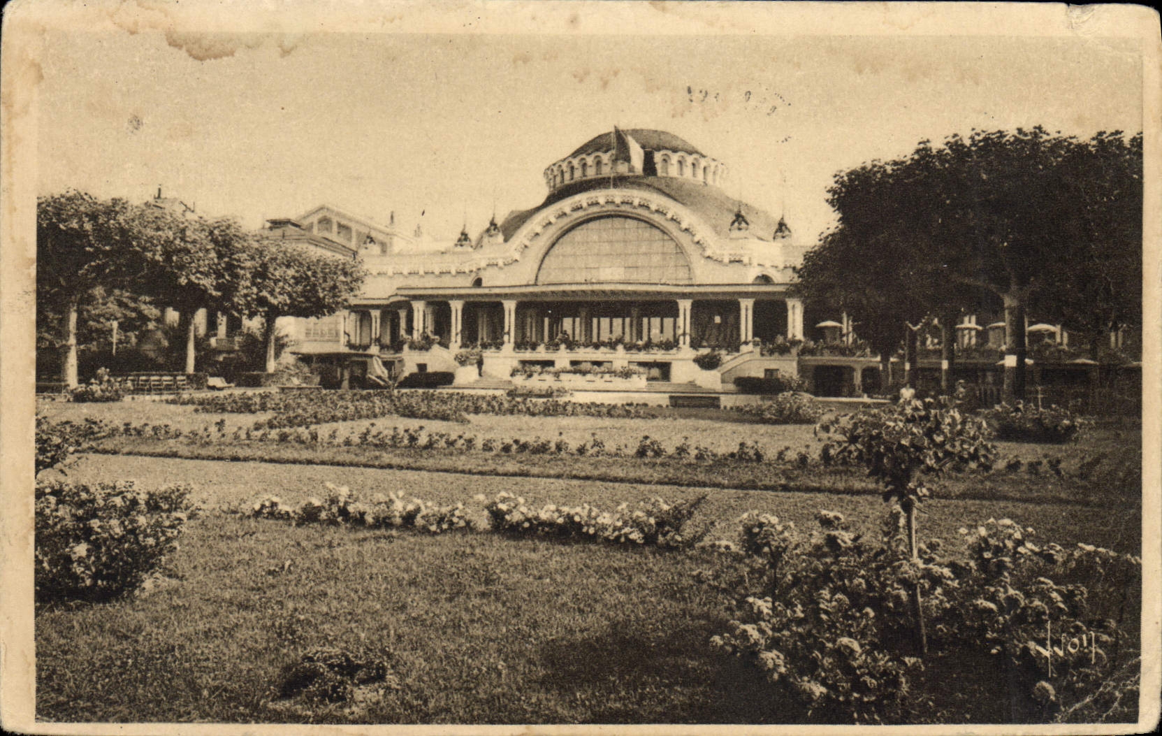 VINTAGE POSTCARD Evian Les Bains the Casino Gardens