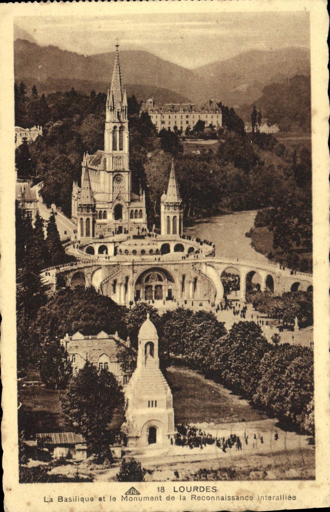 POSTAL de la VENDIMIA pesada la basílica y el monumento del reconocimiento interaliado