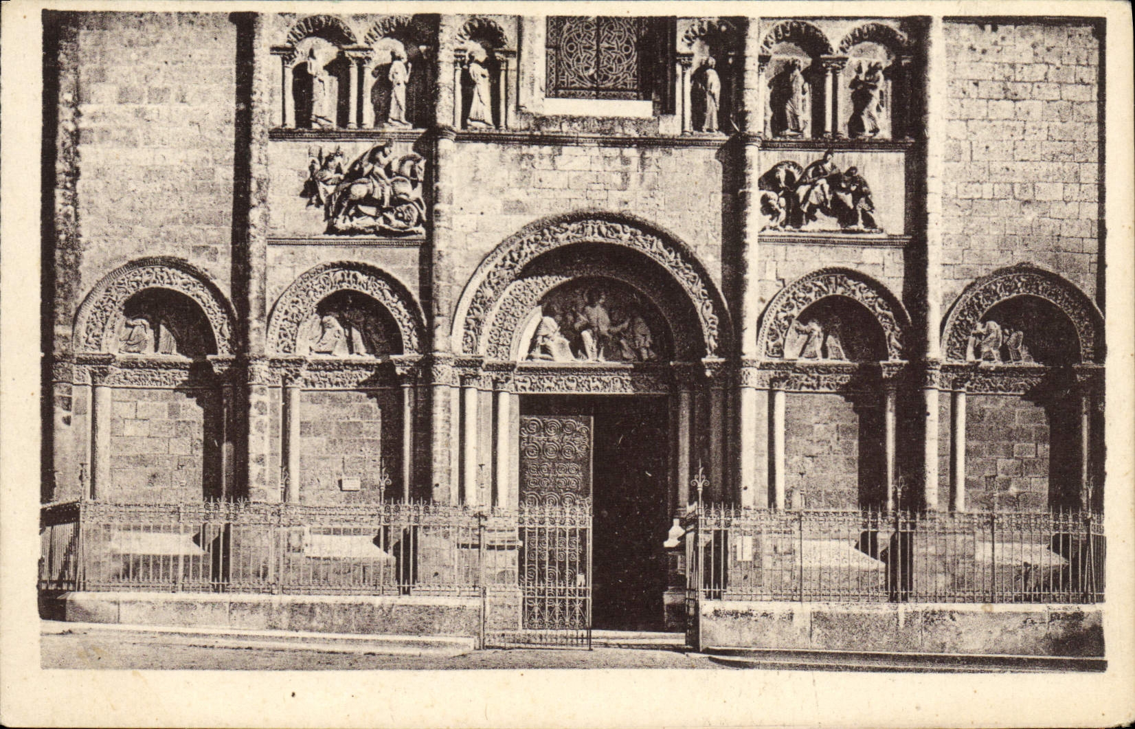 VINTAGE POSTCARD Angouleme the Cathedral