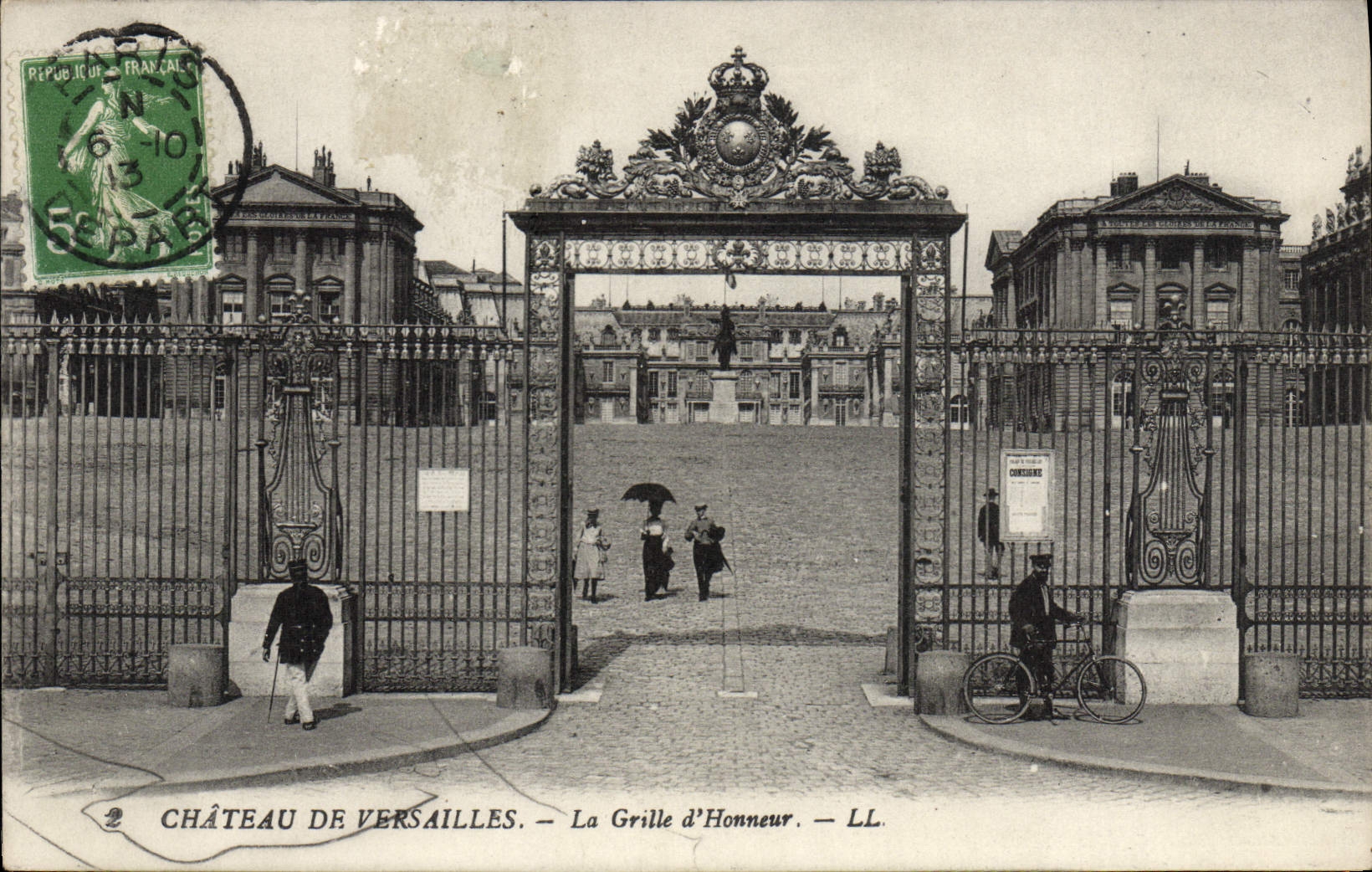 VINTAGE POSTCARD Castle Of Versailles the Grid Of Honor