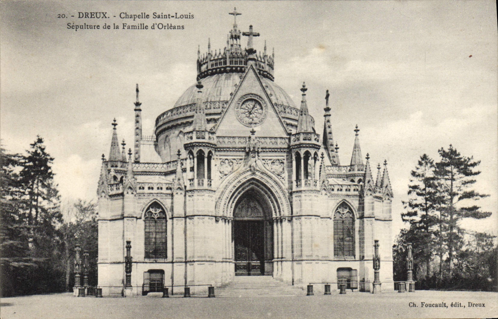 CPA Dreux Chapelle Saint Louis Sepulture de la famille d'Orleans
