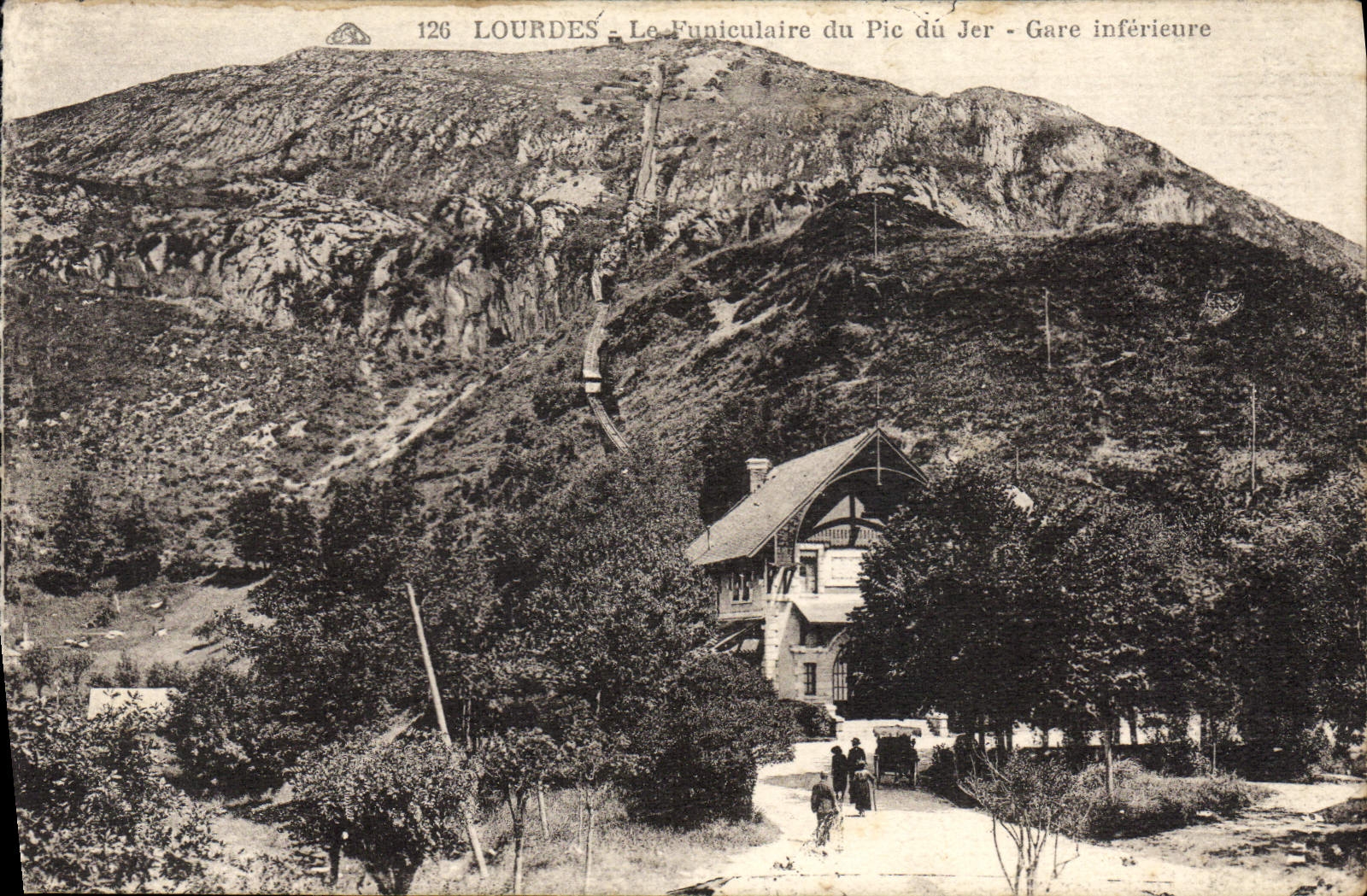 POSTAL de la VENDIMIA Lourdes que el funicular del pico de Jer parquea más bajo