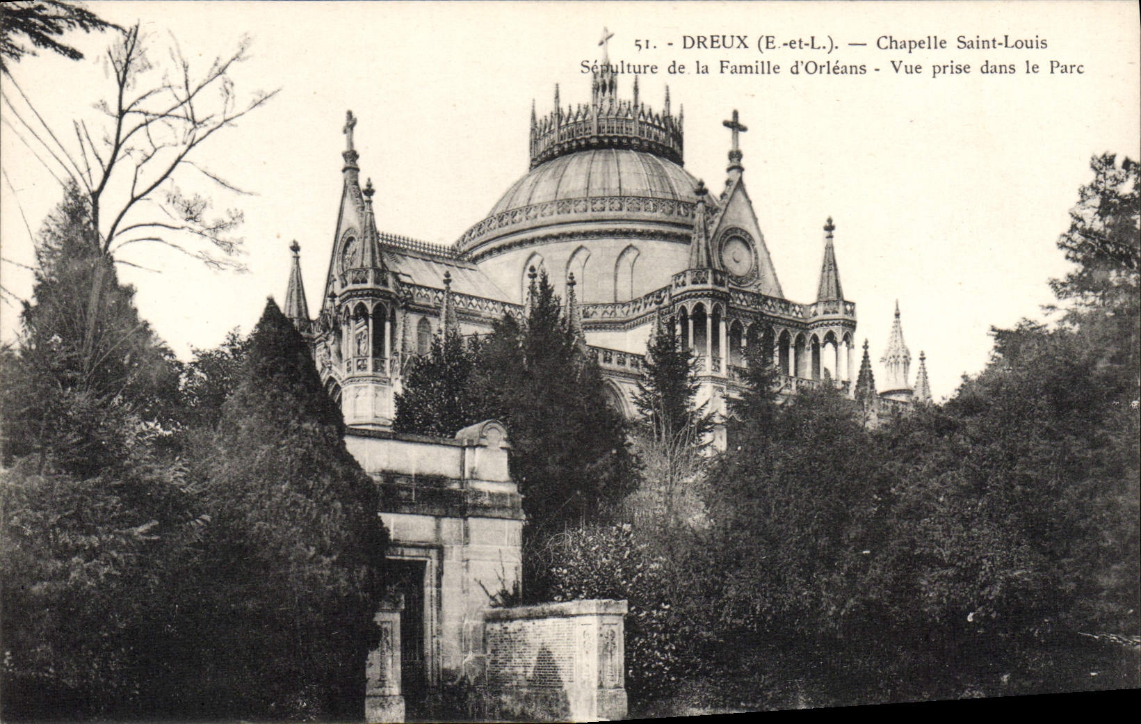 CPA Dreux Chapelle Saint Louis Vue prise dans le parc