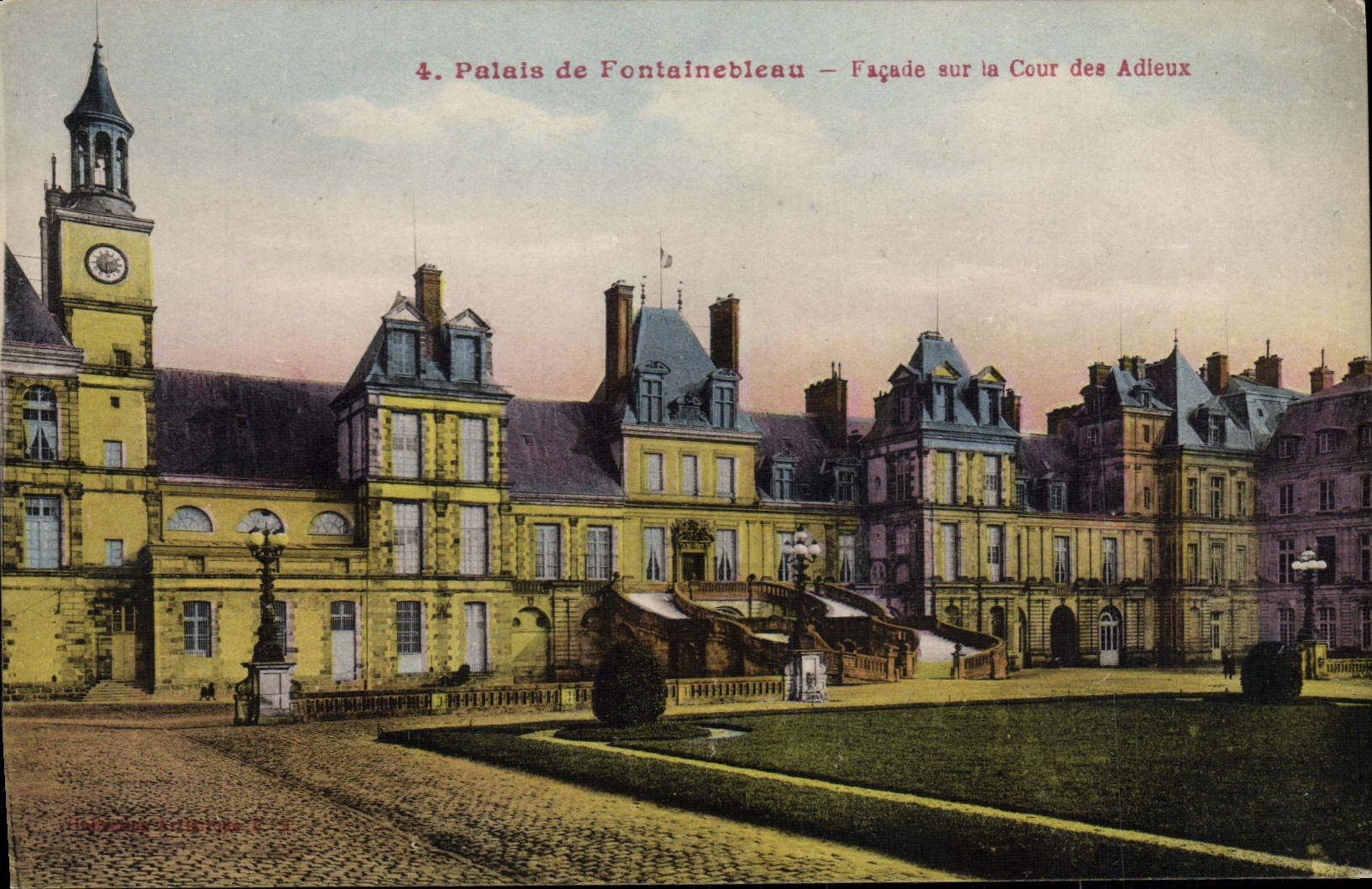 VINTAGE POSTCARD Palate De Fontainebleau Frontage On the Court Of the Good-byes