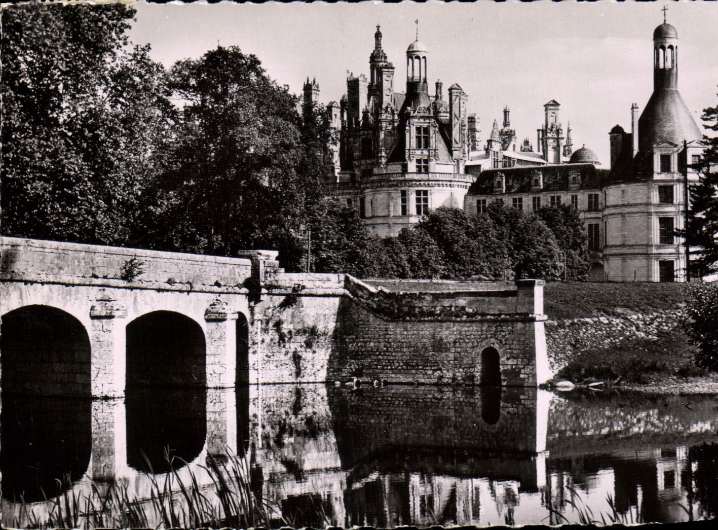 CPM Chateau De Chambord Le pont de Cosson et le chateau 