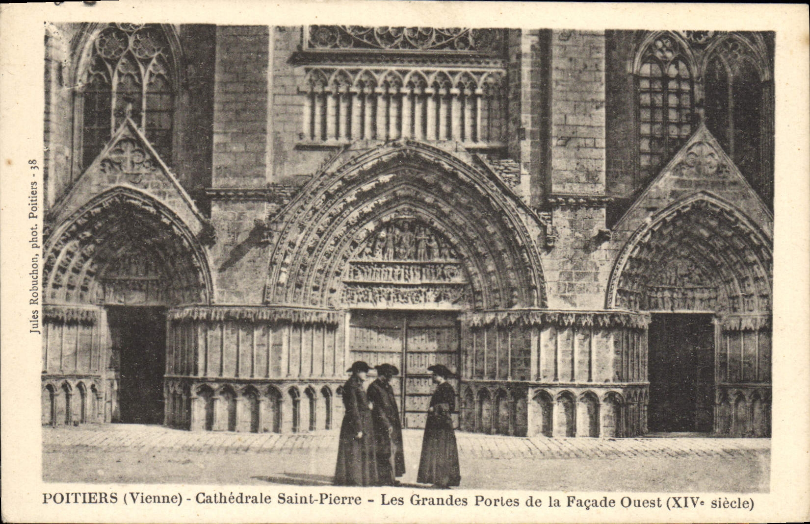 CPA Poitiers Cathedrale Saint Pierre Les grandes portes de la facade Ouest