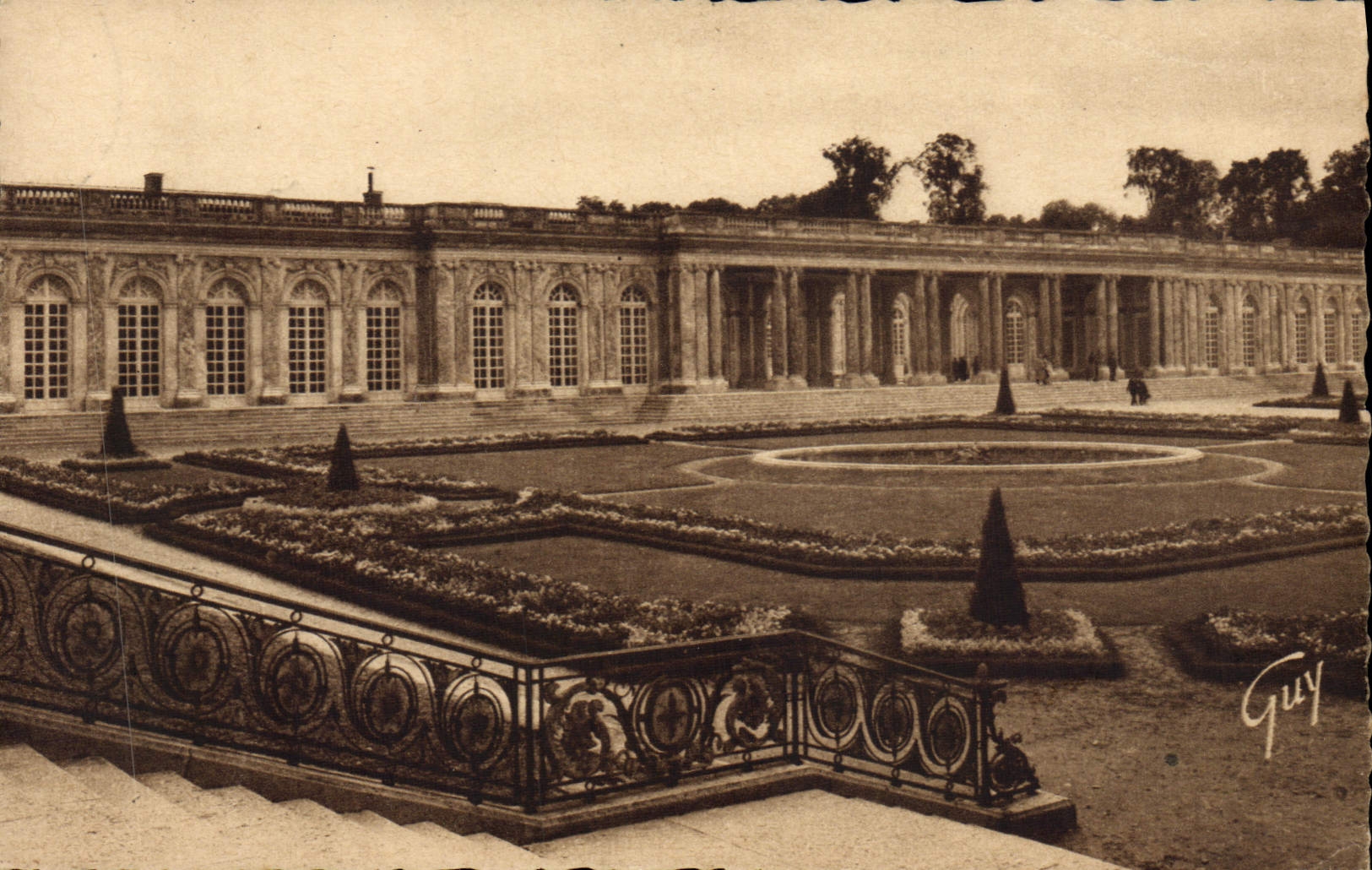 VINTAGE POSTCARD Versailles And Its Wonders Palate of Large Trianon the peristyle and gardens