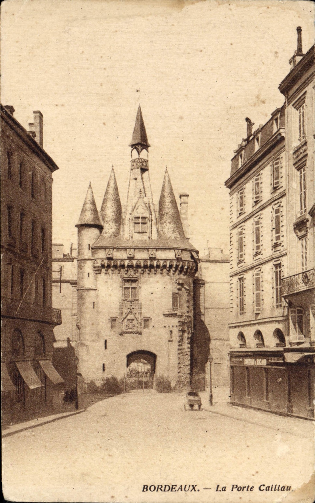 Burdeos de la POSTAL de la VENDIMIA la puerta de Caillau