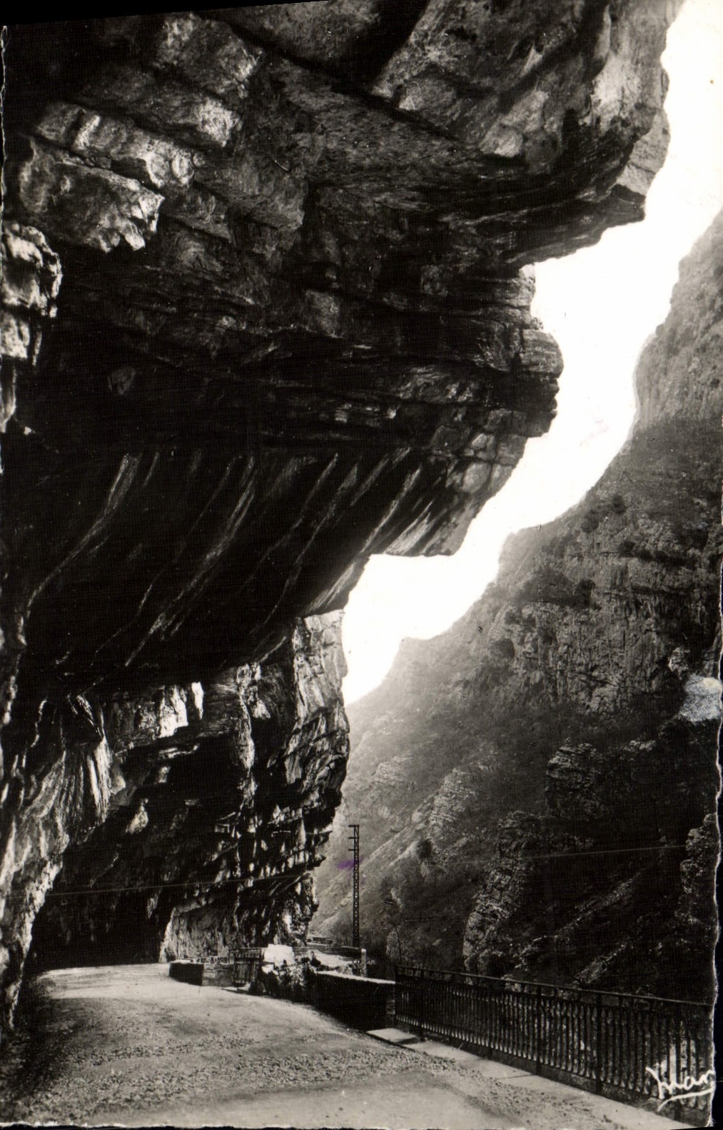 CPM La Cote D'Azur Les Gorges Du Loup La Baume de la Poudre