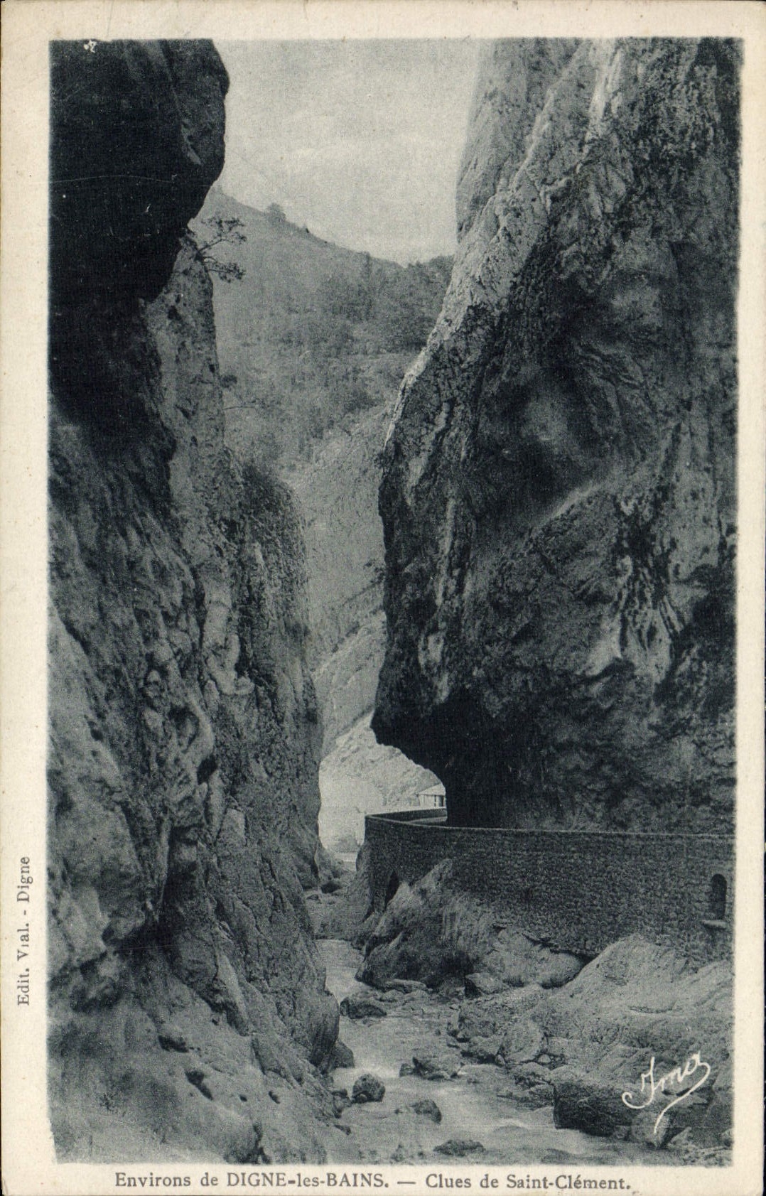 VINTAGE POSTCARD Surroundings Of Worthy Les Bains Clues De Saint Clement