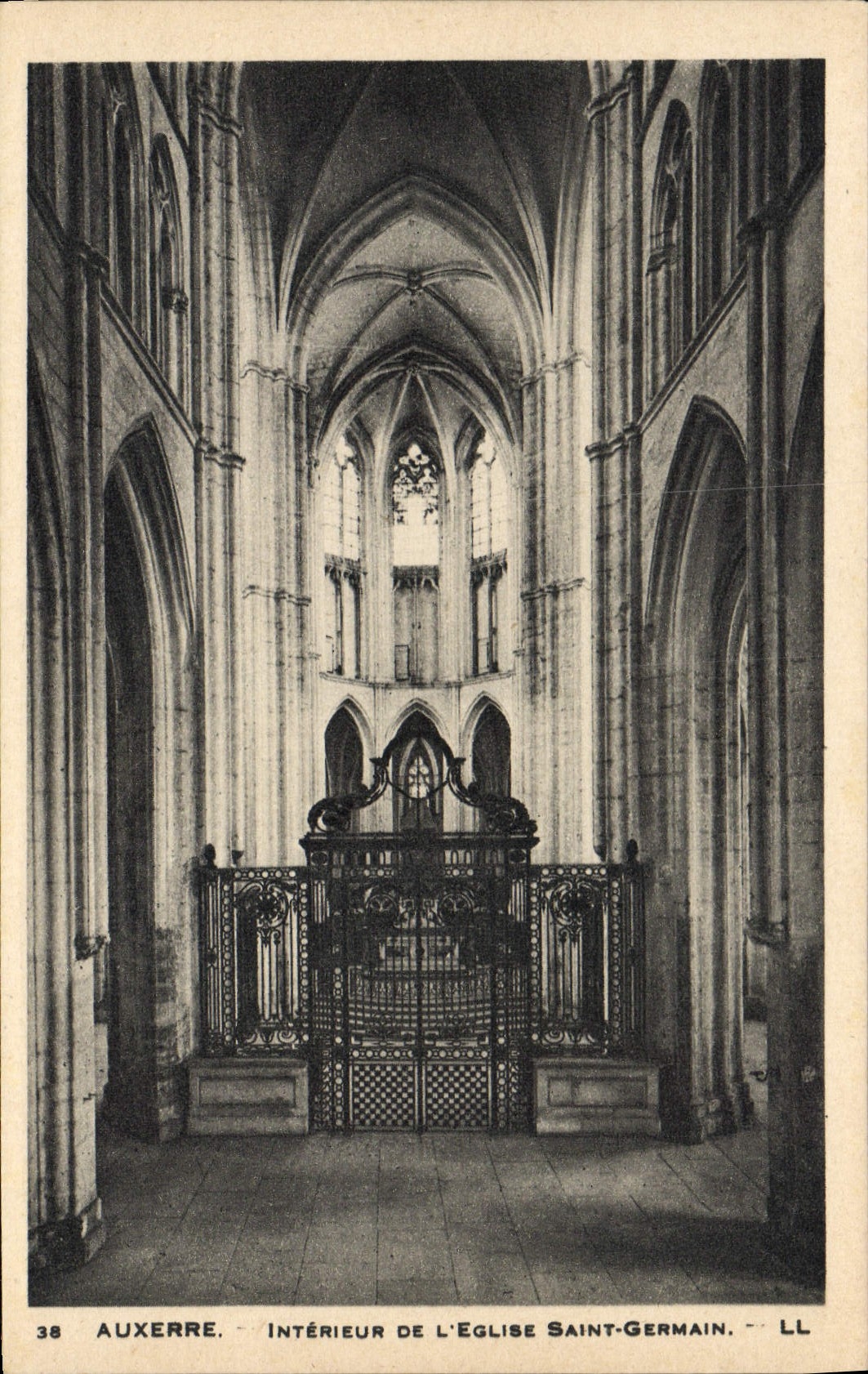 CPA Auxerre Interieur De L'Eglise Saint Germain