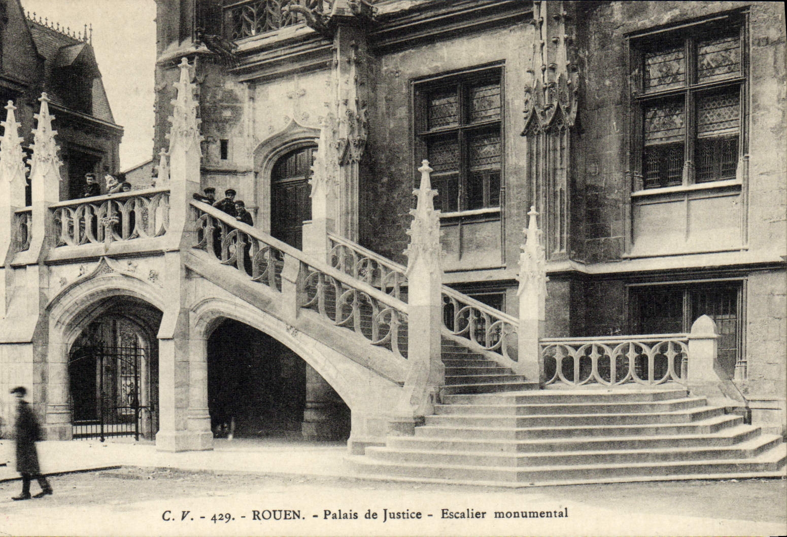 CPA Rouen Le Palais De Justice Escalier monumental