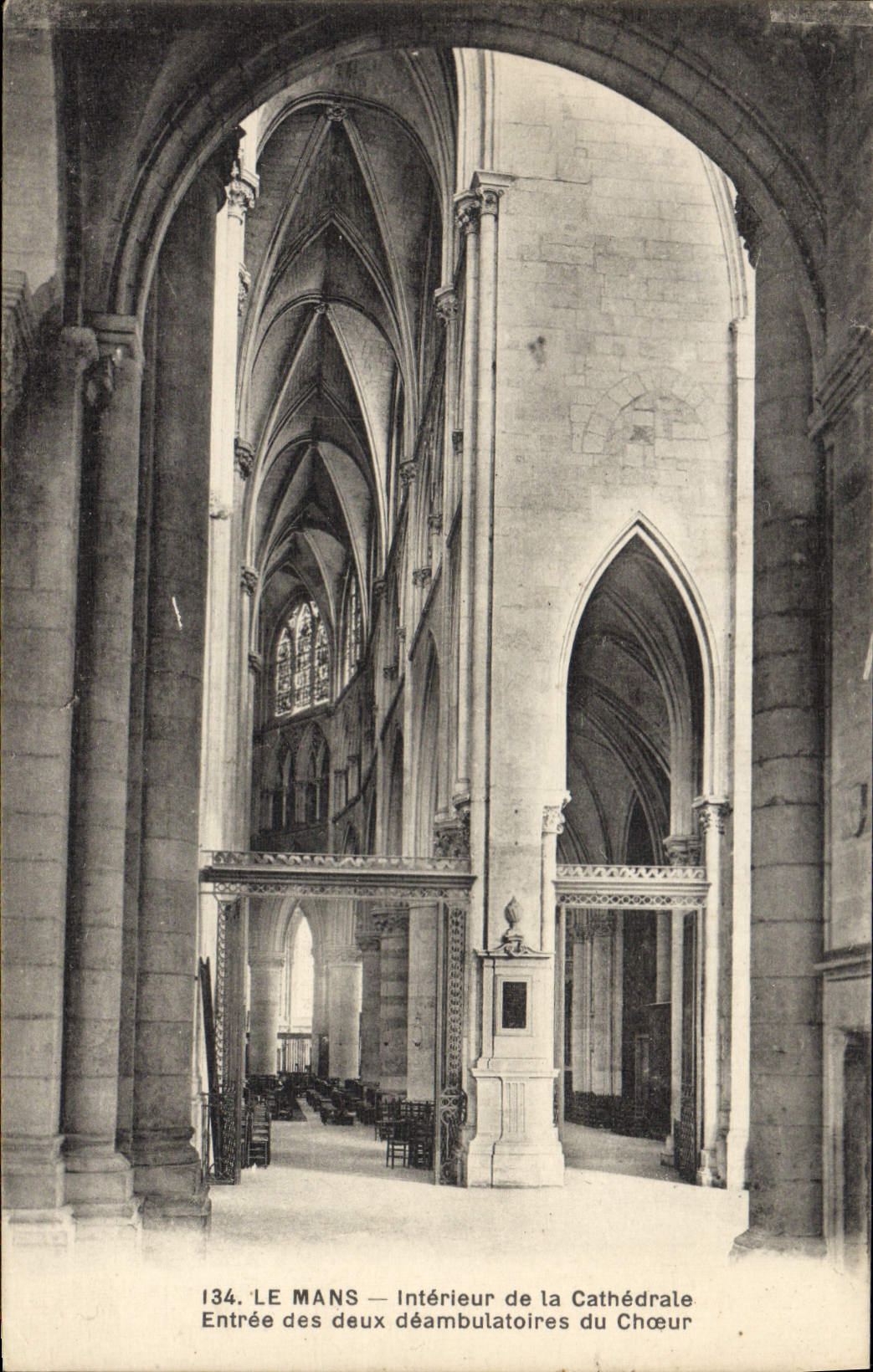 CPA Le Mans Interieur De La Cathedrale Entree des deux deambulatoires du choeur