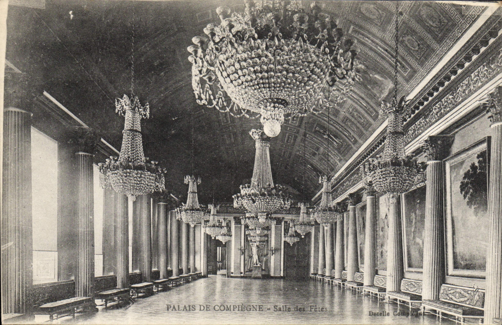 Paladar de la POSTAL de la VENDIMIA del pasillo de la aldea de Compiegne