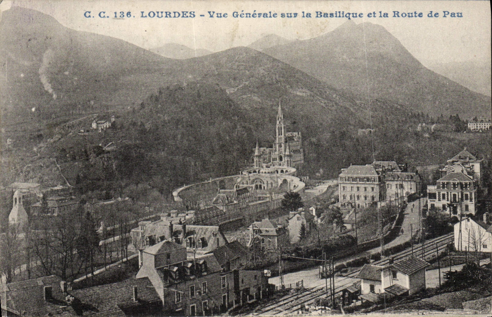 Opinión pesada de la POSTAL de la VENDIMIA sobre la basílica y el camino de Pau