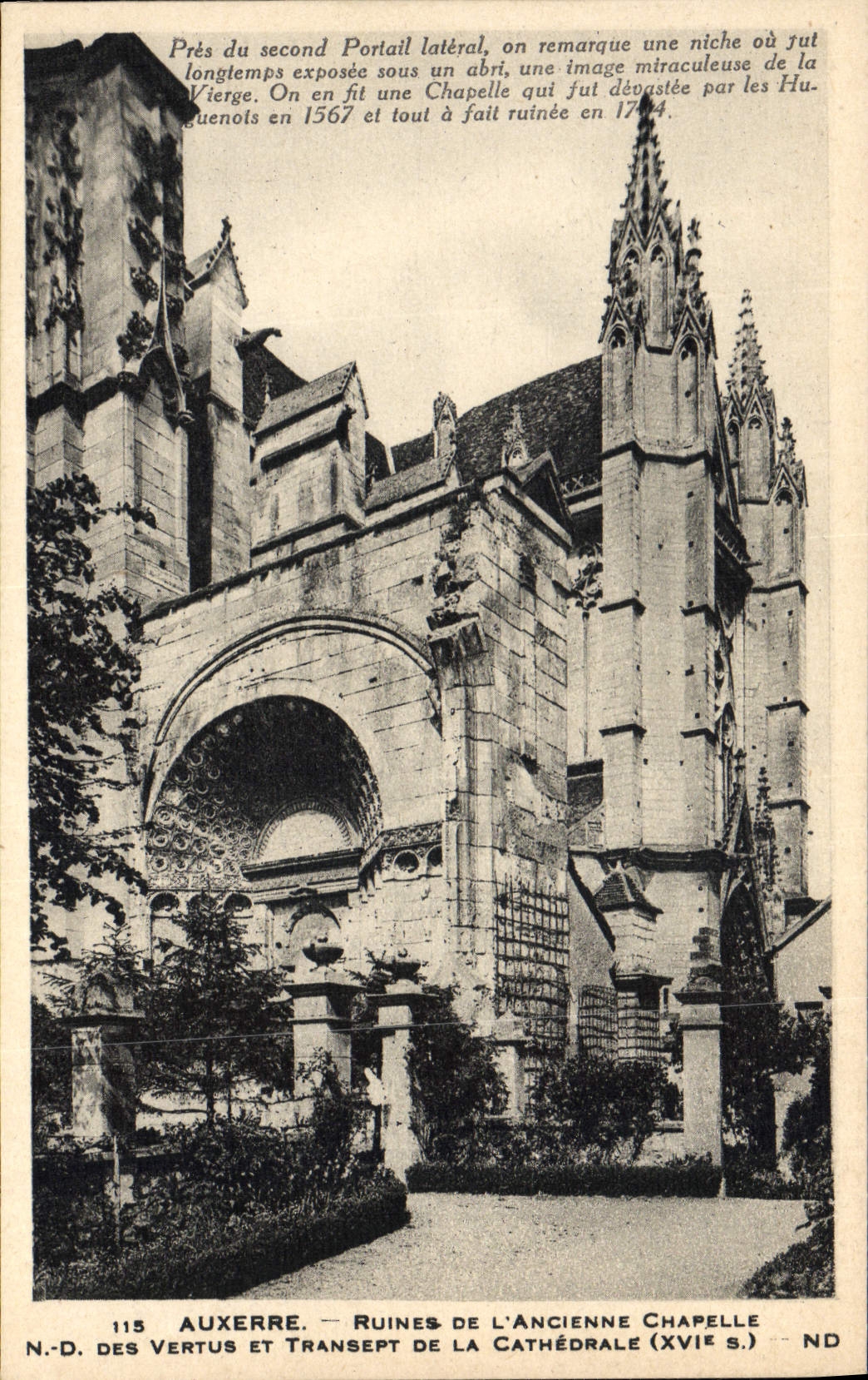 CPA Auxerre Ruines De L'Ancienne Chapelle ND des Vertus et transept de la cathedrale